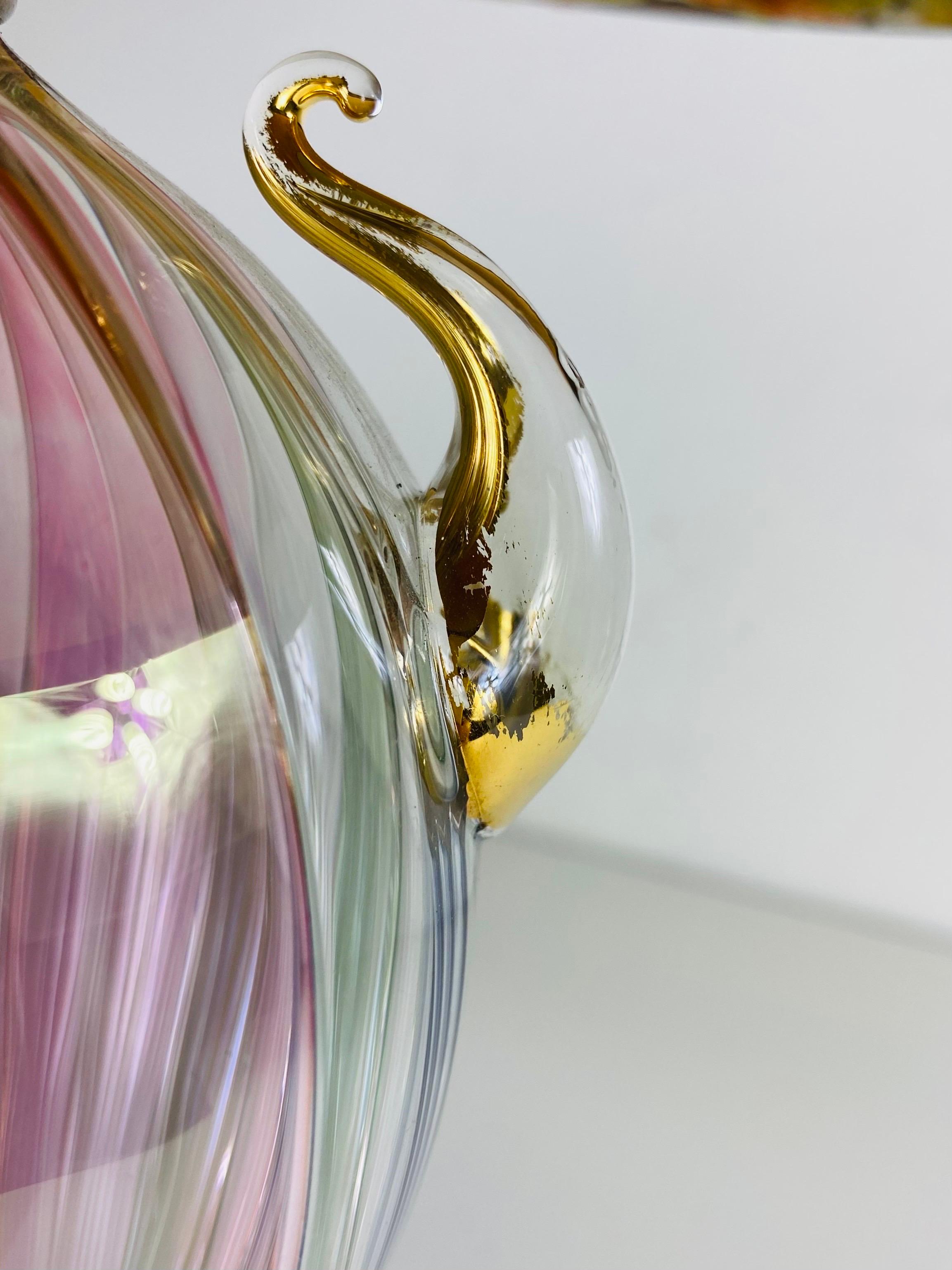 American Elegant hand blown iridescent clear glass table lamp. For Sale