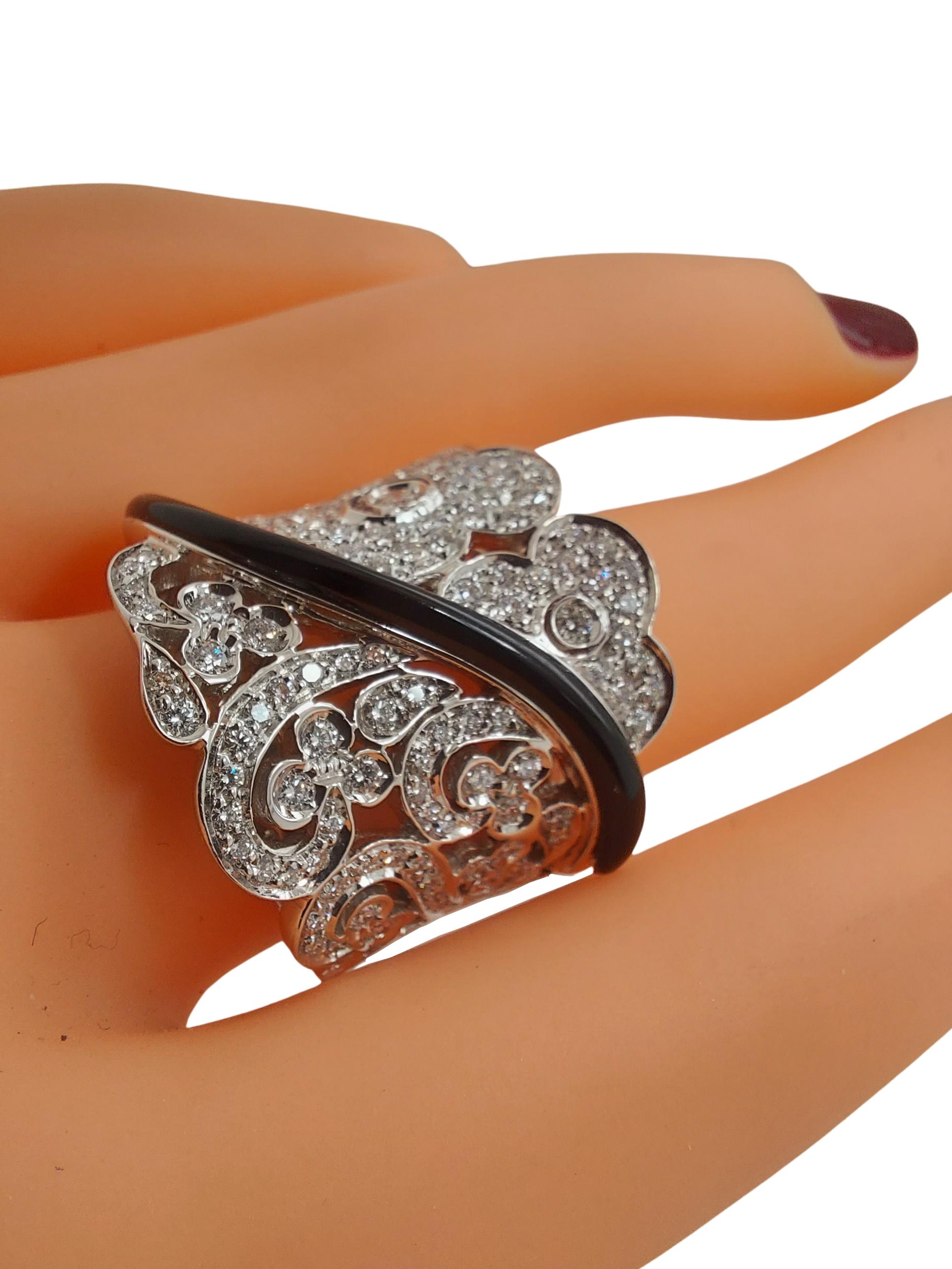 Elegant Hand Crafted 18kt White Gold Ring with 1.55ct Diamonds & Enamel For Sale 10