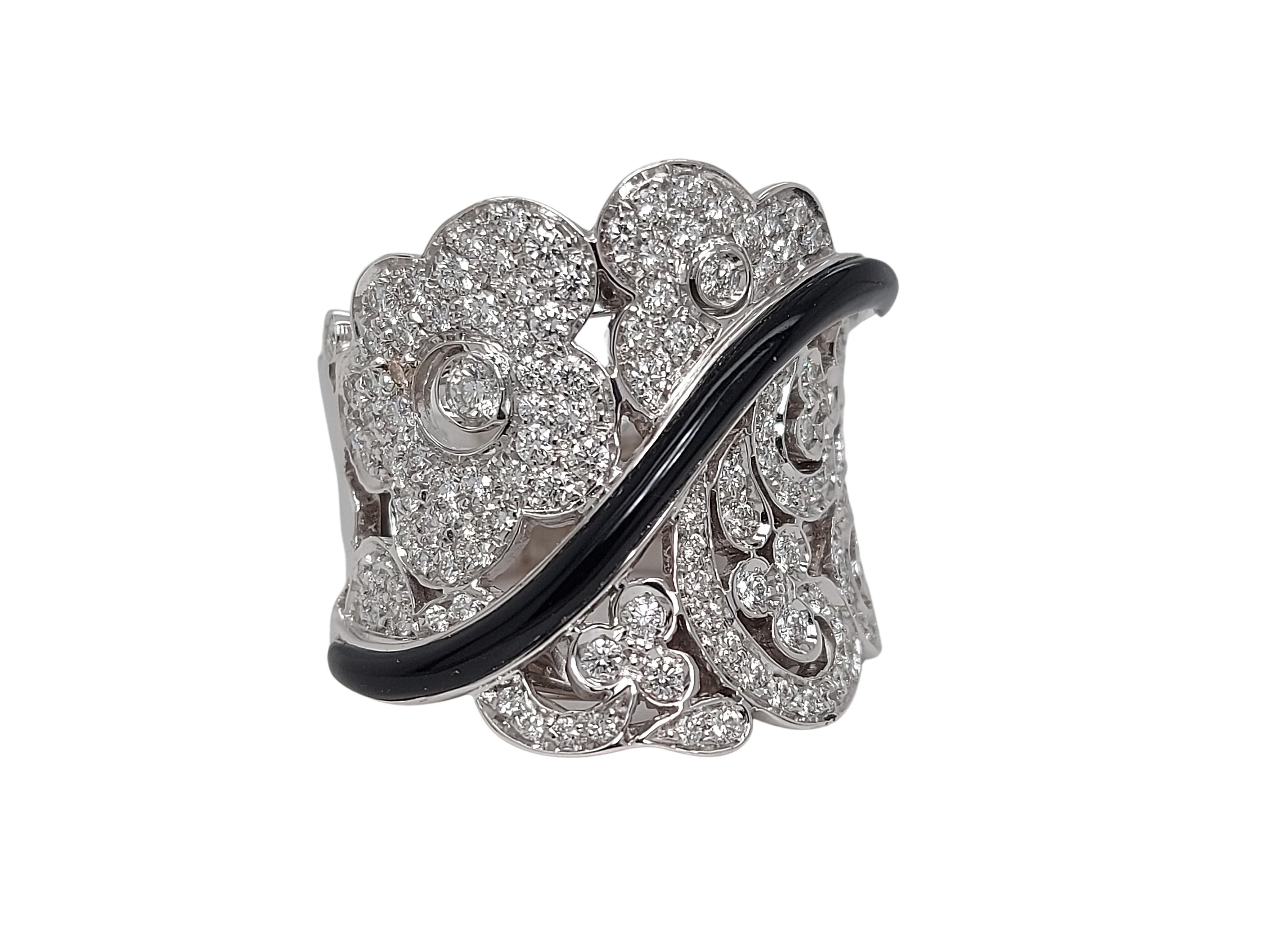 Elegant Hand Crafted 18kt White Gold Ring with 1.55ct Diamonds & Enamel In New Condition For Sale In Antwerp, BE