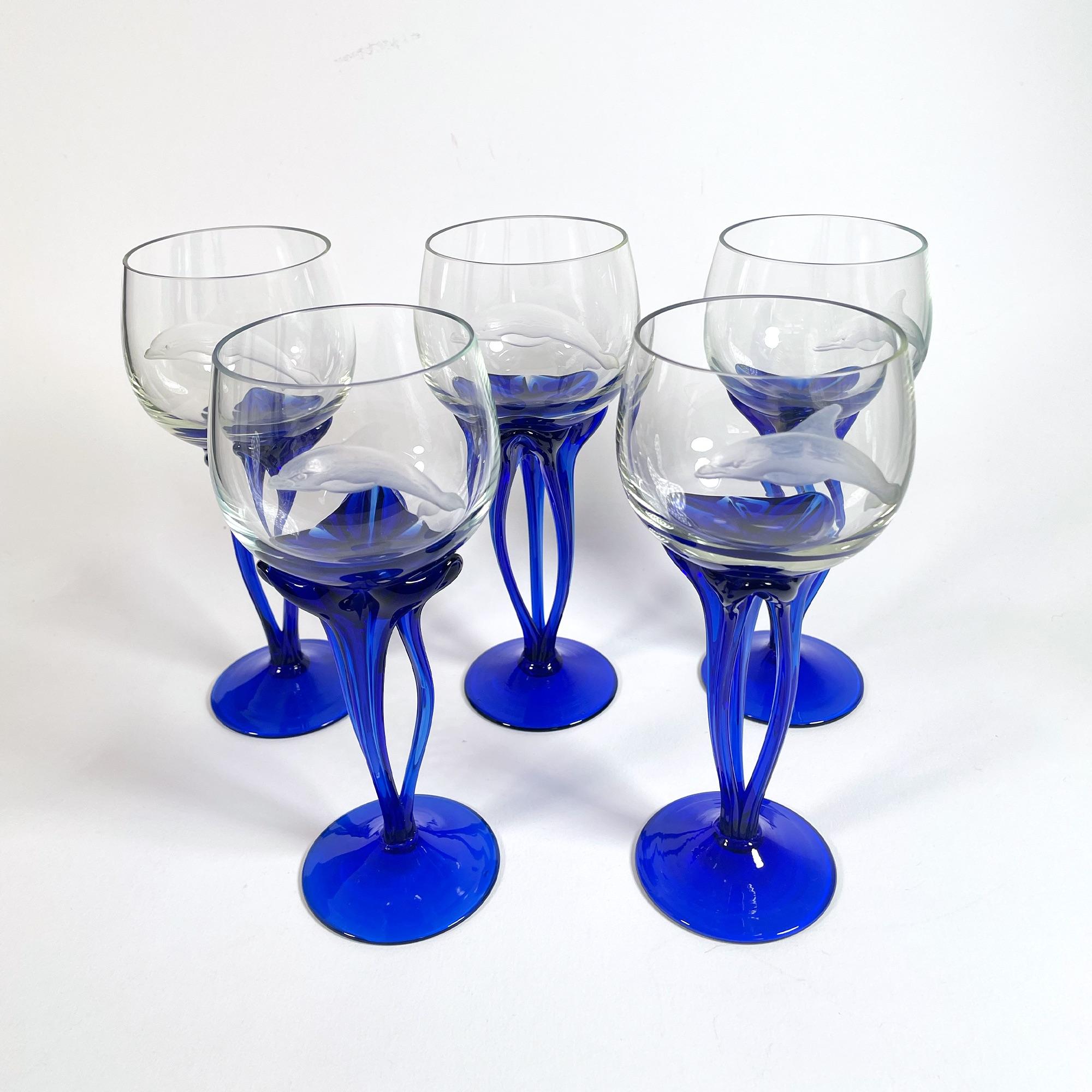 Elegantes Copas de Vino Delfín Grabadas a Mano - Set de 5 - Talla M siglo XX en venta