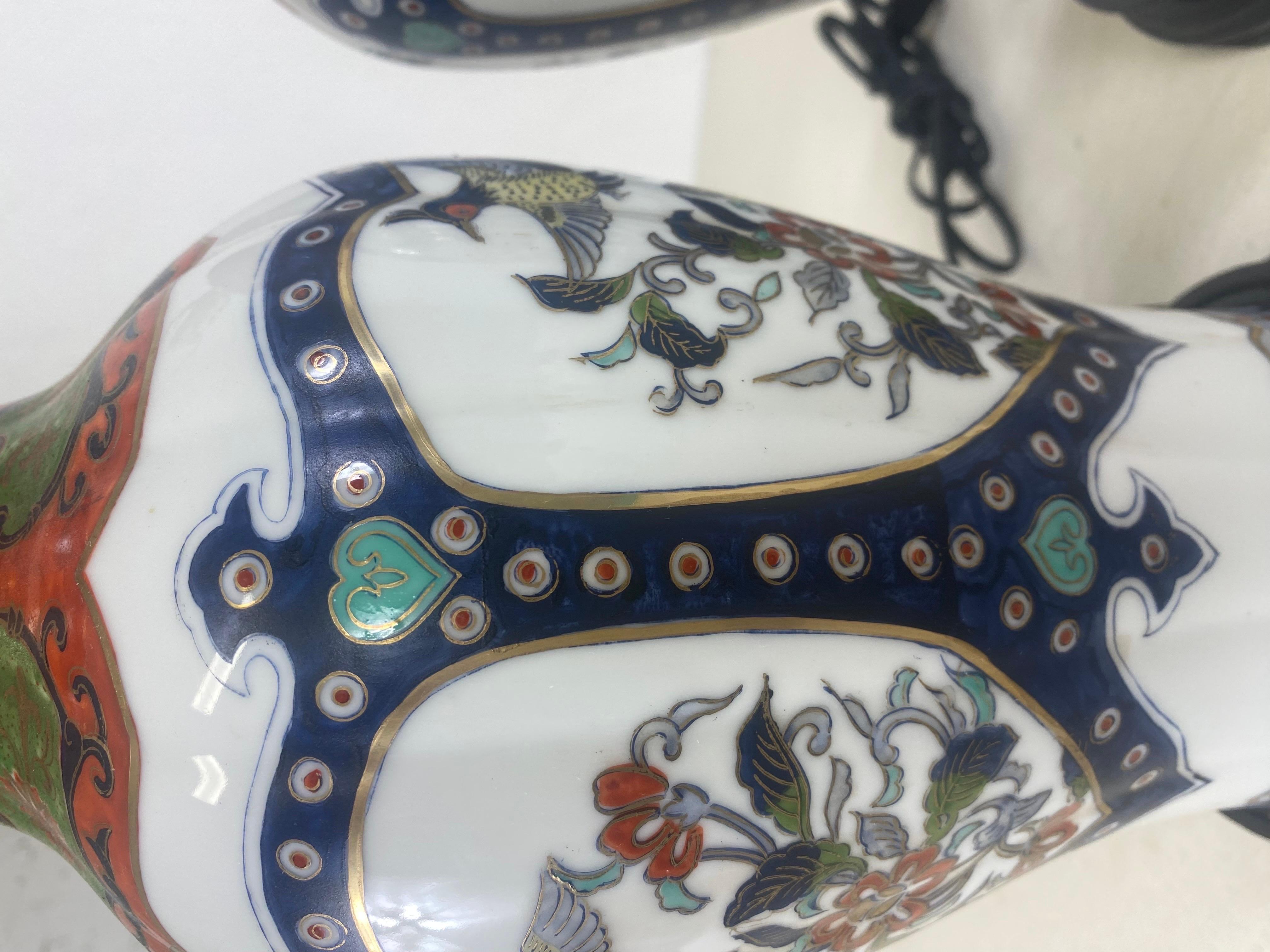 Elegant hand painted Chinese export Porcelain table lamps/pair For Sale 1