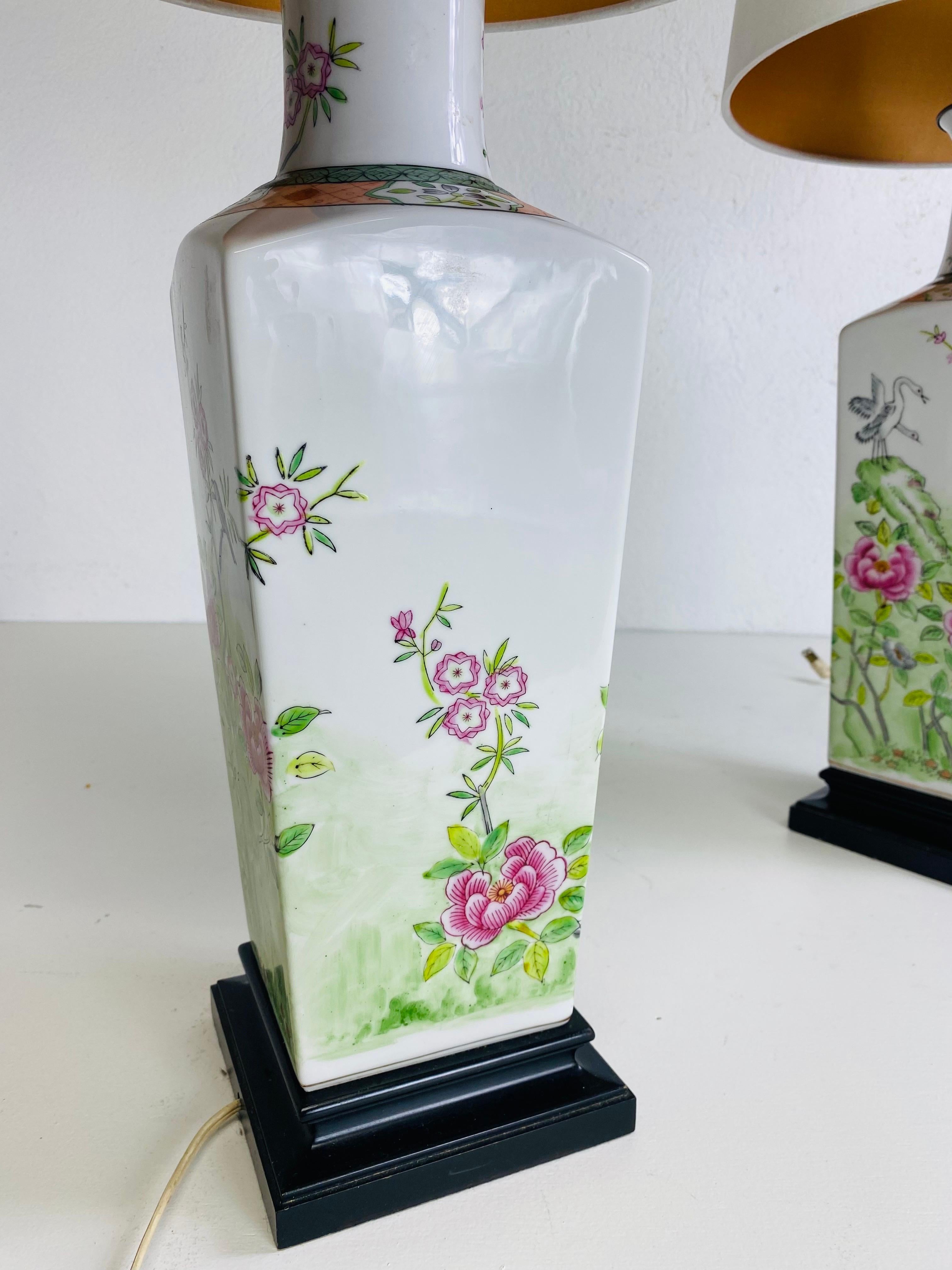 Eleganza delle lampade da tavolo in ceramica cinese da esportazione dipinte a mano, una coppia 5