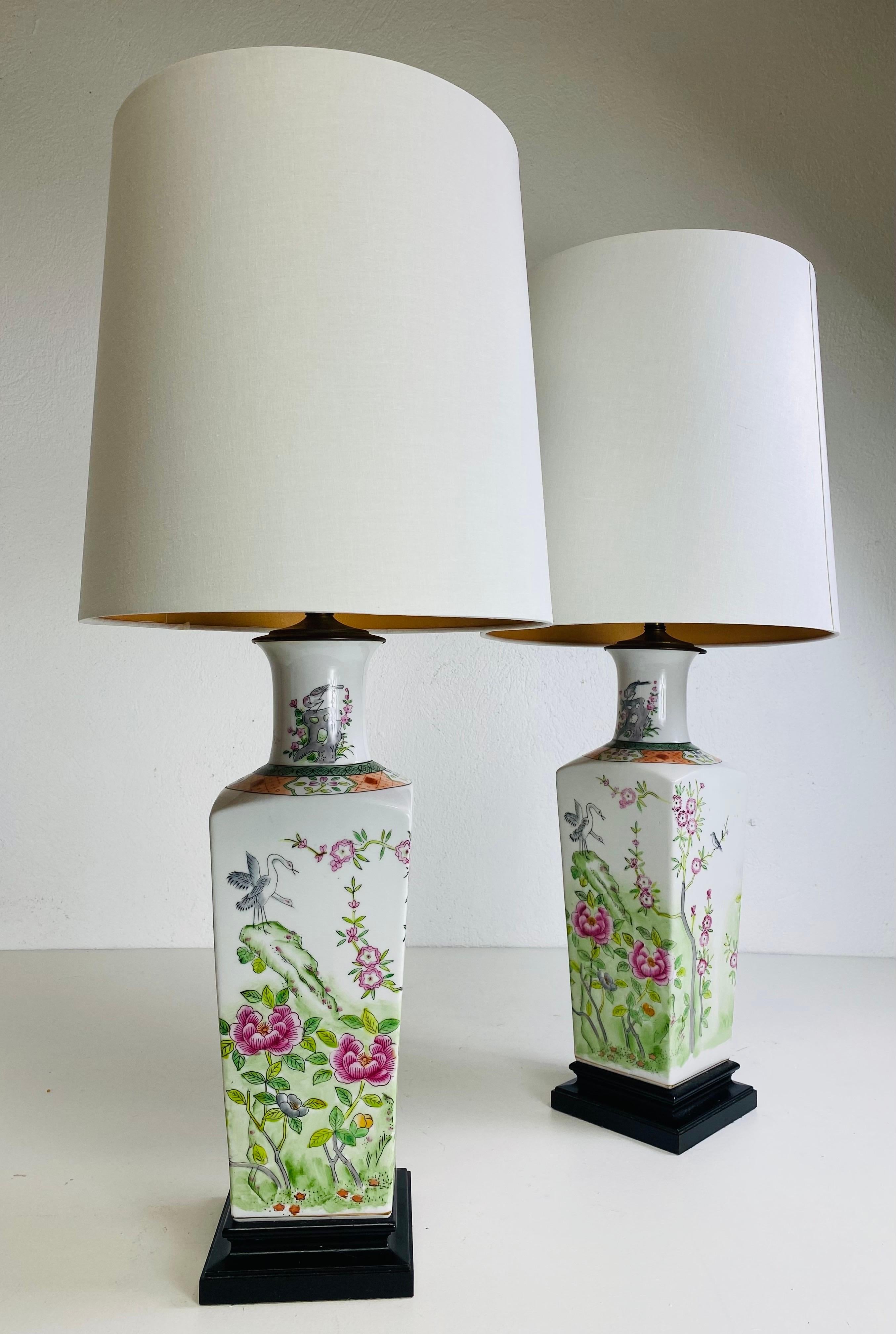 Eleganza delle lampade da tavolo in ceramica cinese da esportazione dipinte a mano, una coppia 6