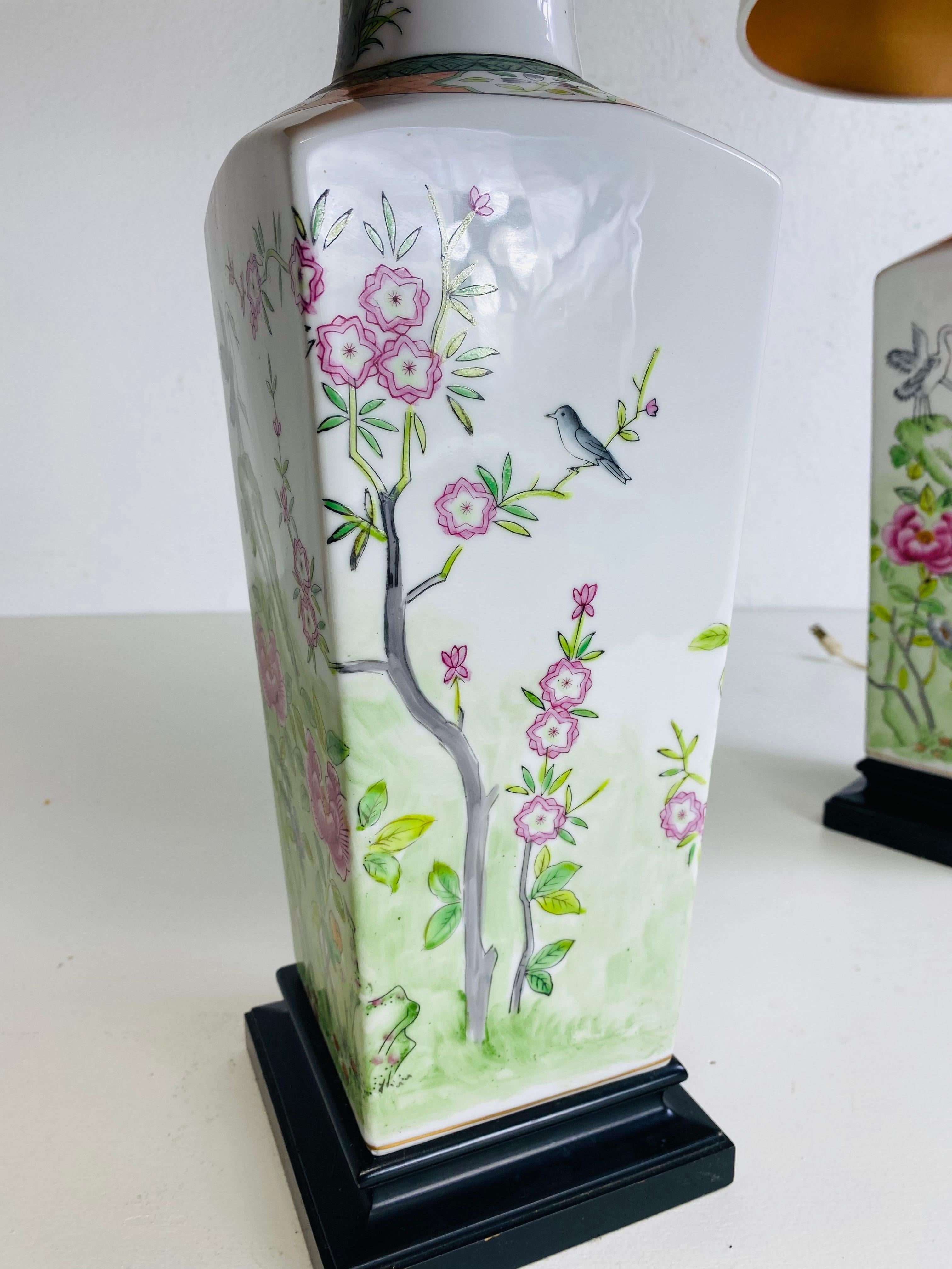 Eleganza delle lampade da tavolo in ceramica cinese da esportazione dipinte a mano, una coppia 2