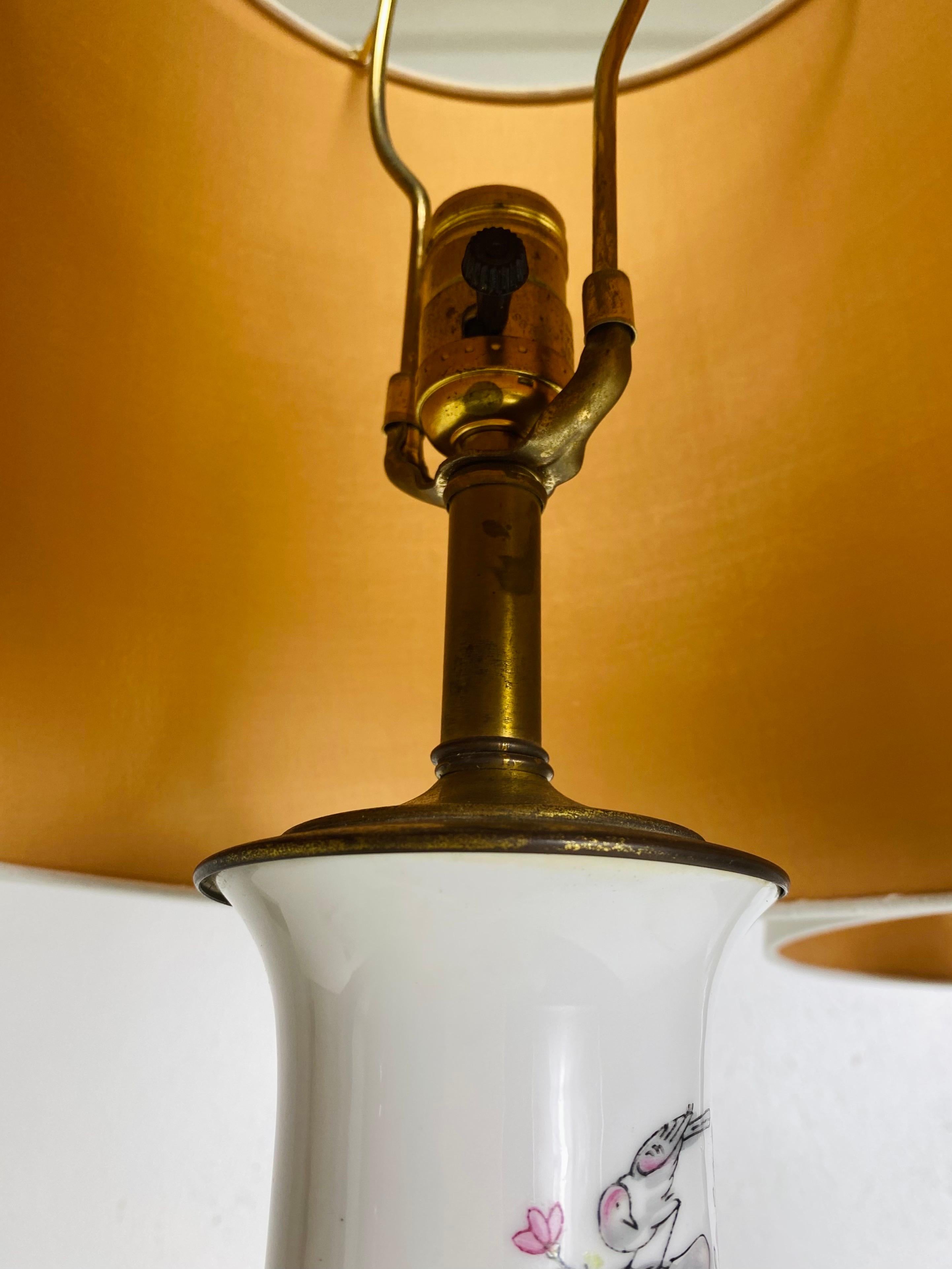 Eleganza delle lampade da tavolo in ceramica cinese da esportazione dipinte a mano, una coppia 4