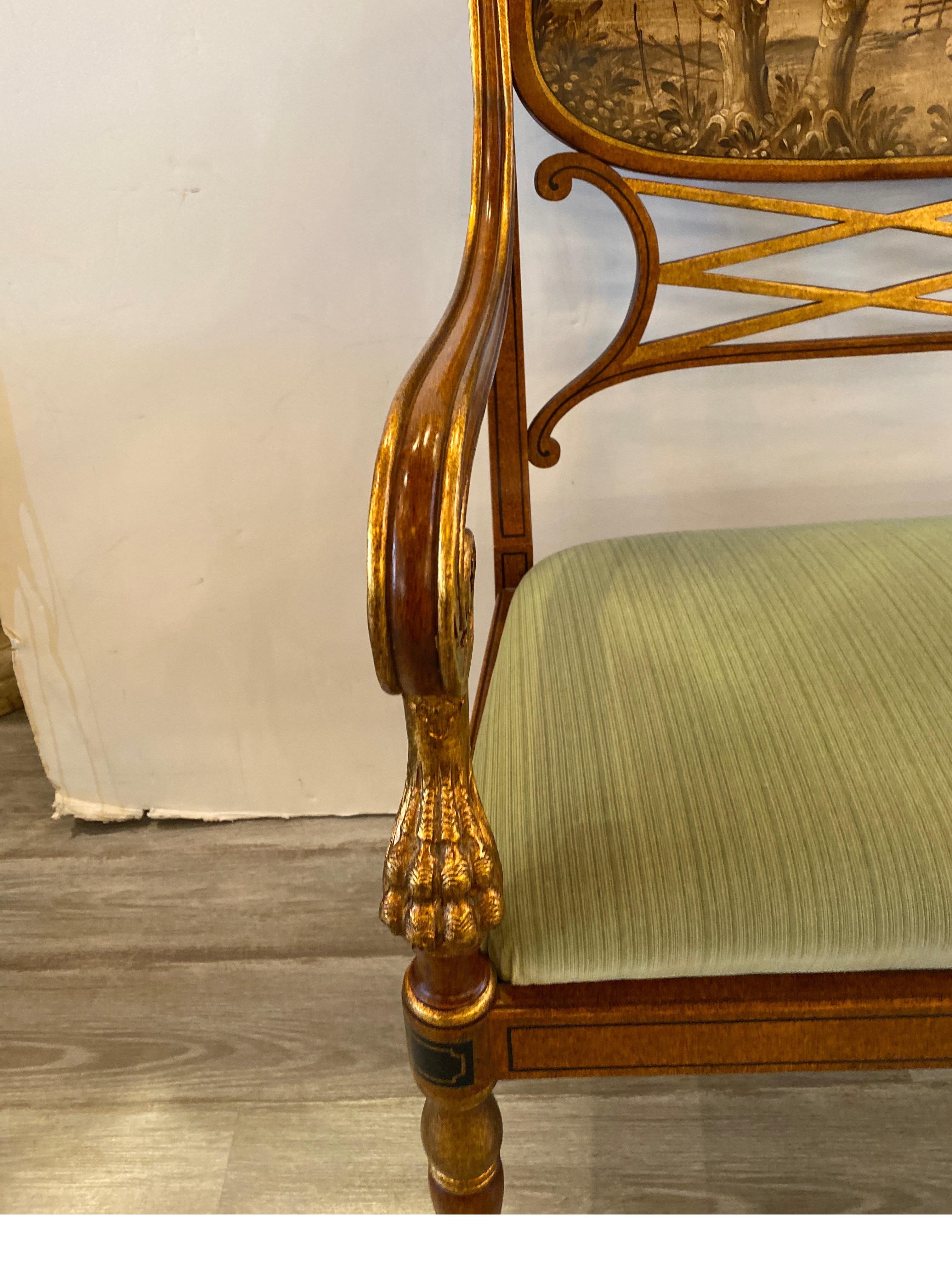 Elegantes, handbemaltes kontinentales Sofa mit vergoldeter Dekoration (20. Jahrhundert) im Angebot
