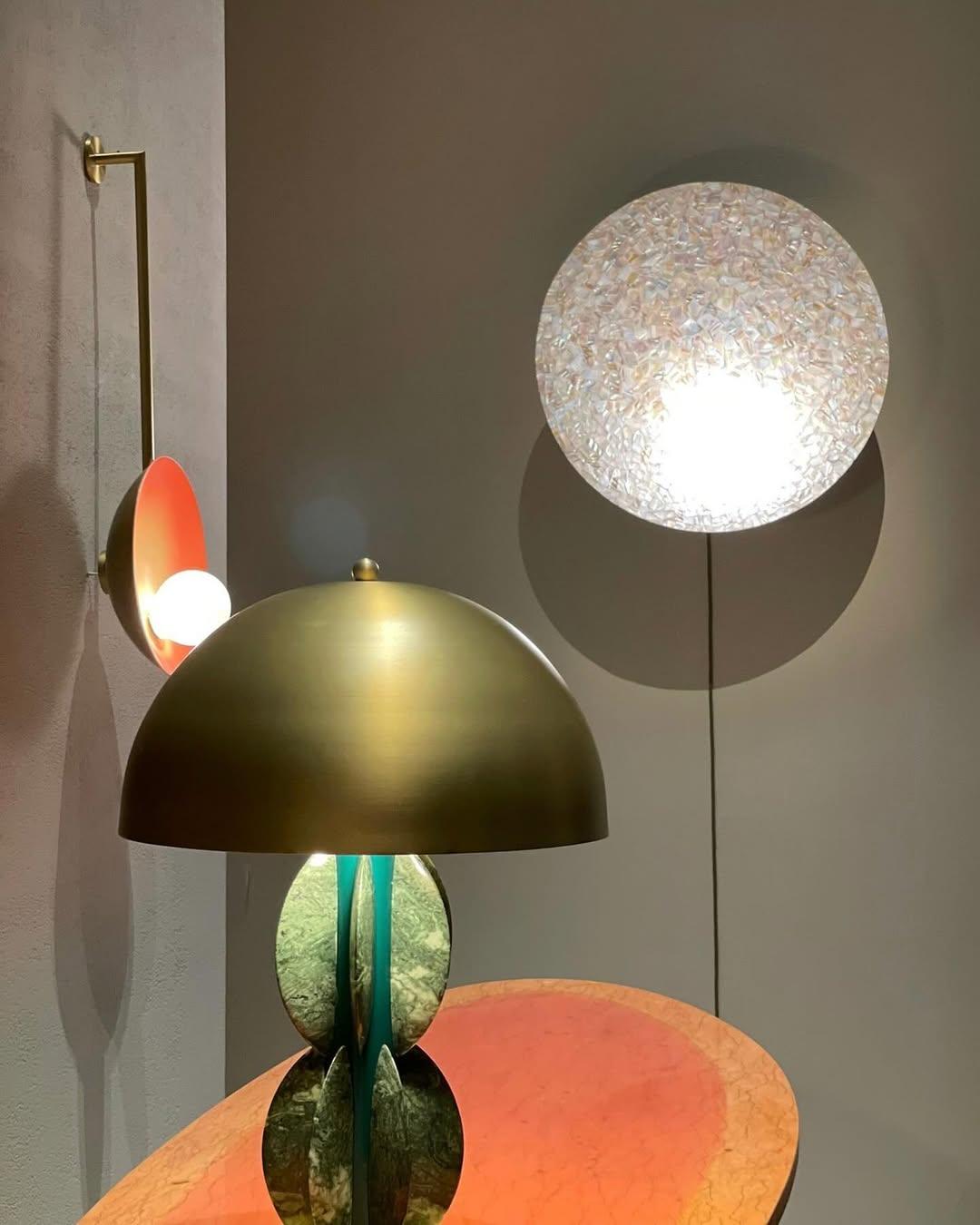 Elegante handgefertigte deckenlampe aus gebürsteter bronze Oyster von Carla Baz (Bronze) im Angebot