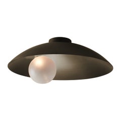 Elegant plafonnier artisanal en bronze brossé Oyster by Carla Baz