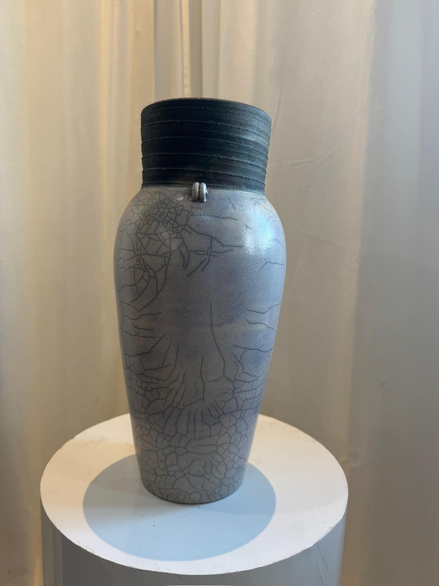 Americano Elegante vaso in ceramica Raku lavorato a mano con smalto screziato e foro di drenaggio in vendita