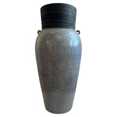 Elegante Jarrón de Cerámica Raku Hecho a Mano con Esmalte Craquelado y Agujero de Drenaje