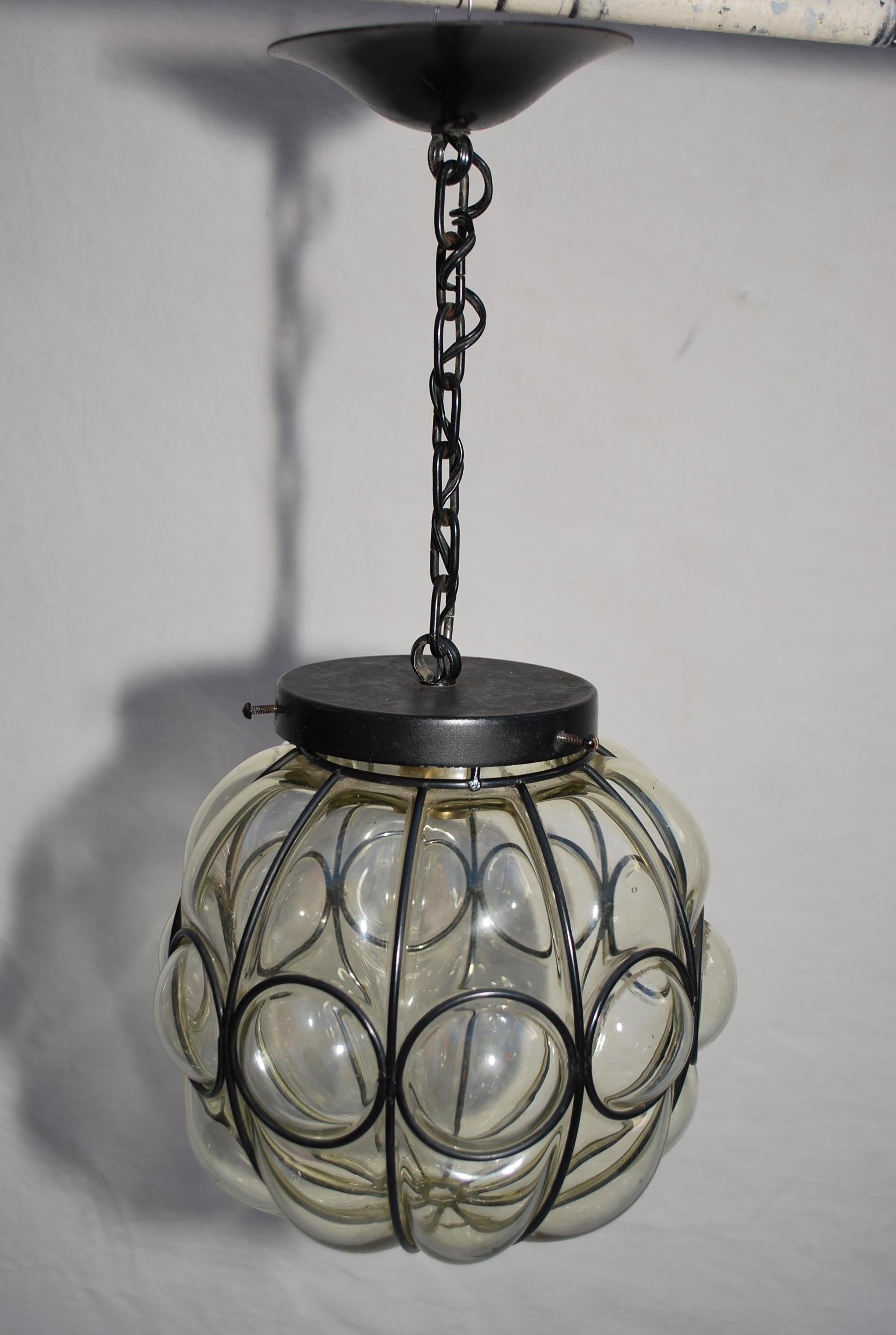 Manos elegantes soplan  Luz de Murano de los años 60 en venta 4