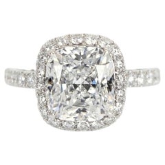 Elegant Harry Winston Diamond Ring in Platinum 950