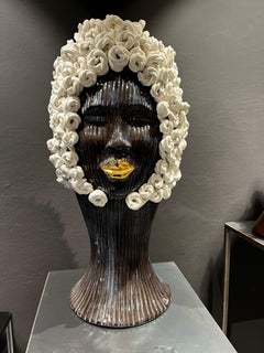 Tête de fleur, centre de table en céramique, fait à la main en Italie sans moule, noir et blanc