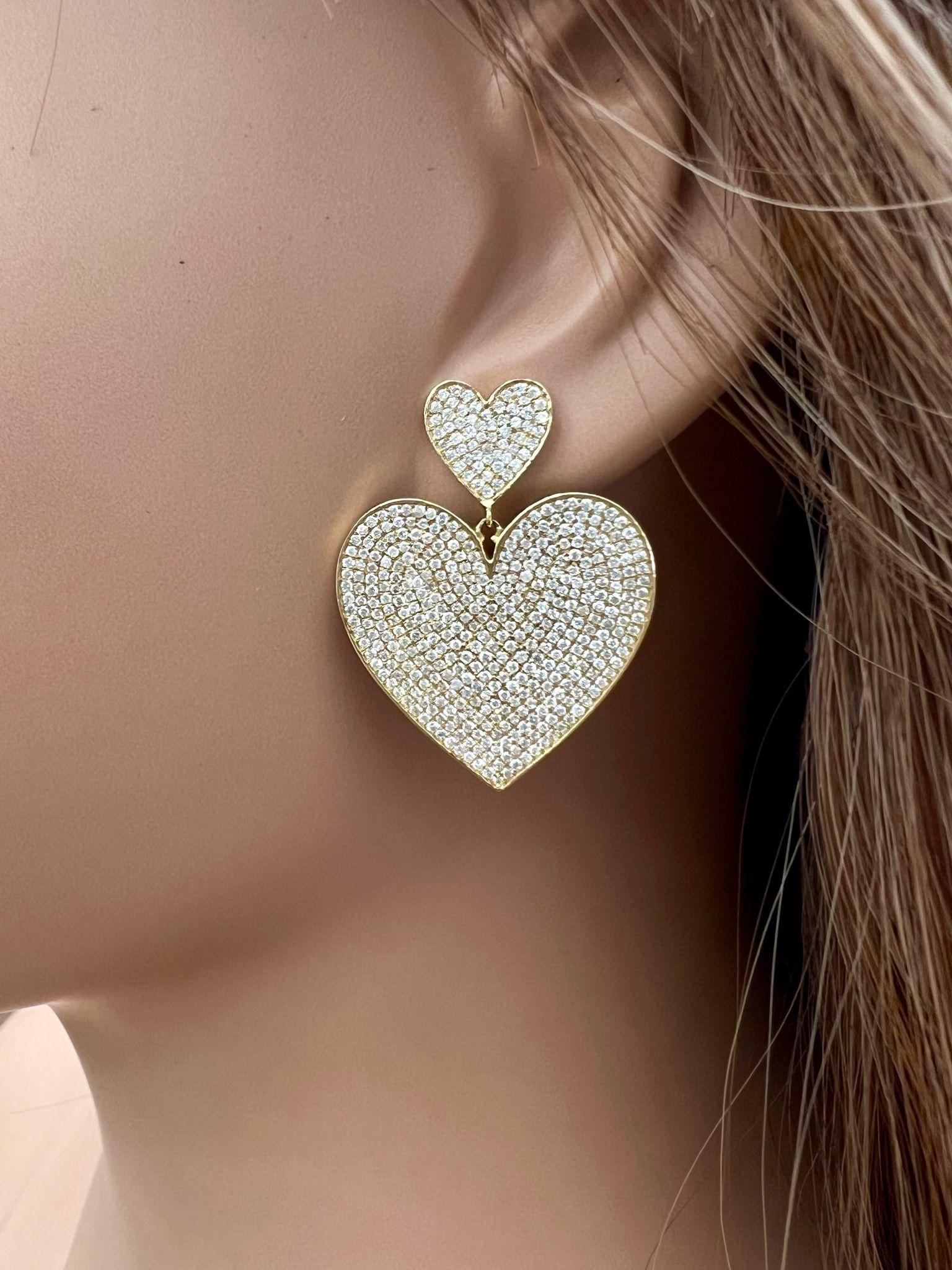 Eleganti orecchini con diamanti a forma di cuore in vendita 1