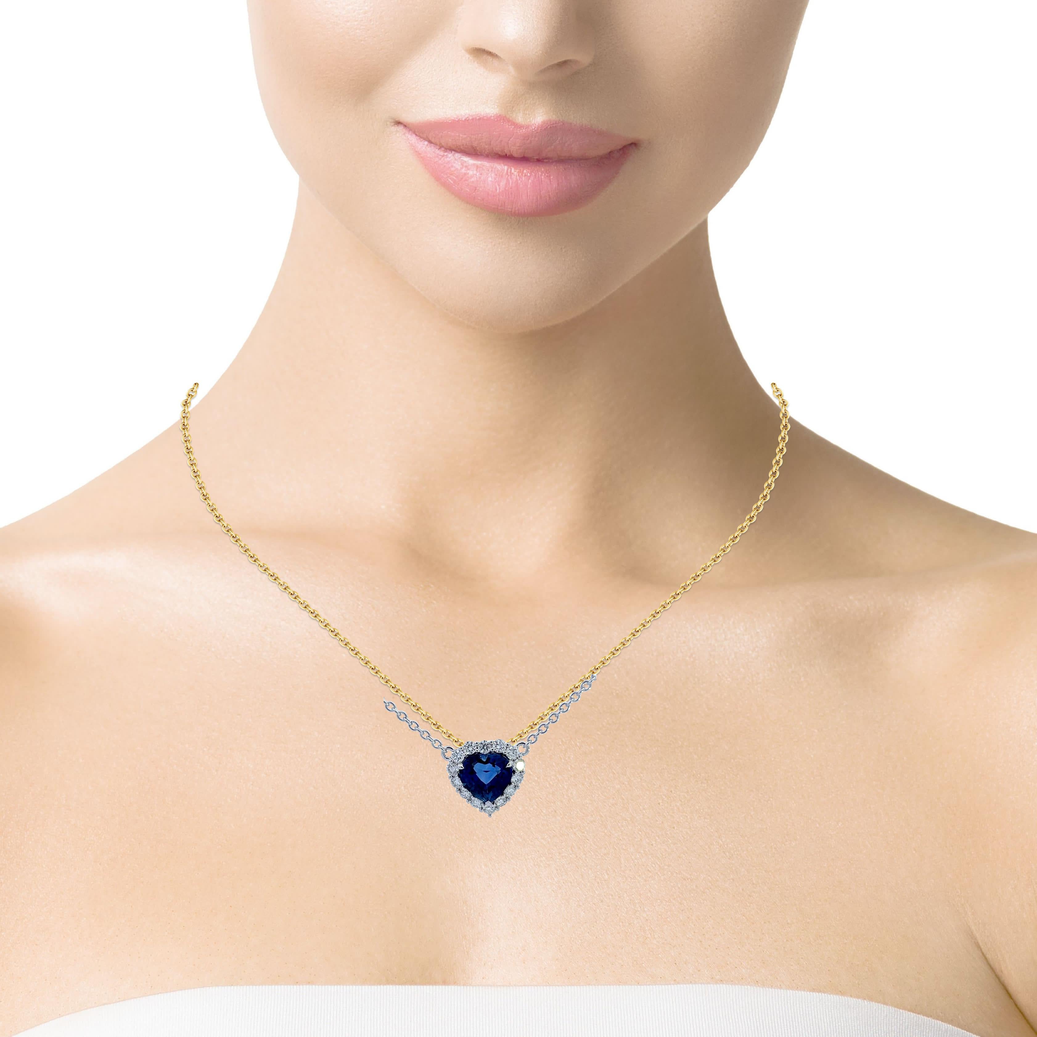 Elegante ciondolo con zaffiro a forma di cuore in vendita 1