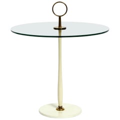 Élégante table d'appoint en laiton et verre du milieu du siècle par Vereinigte Werkstätten
