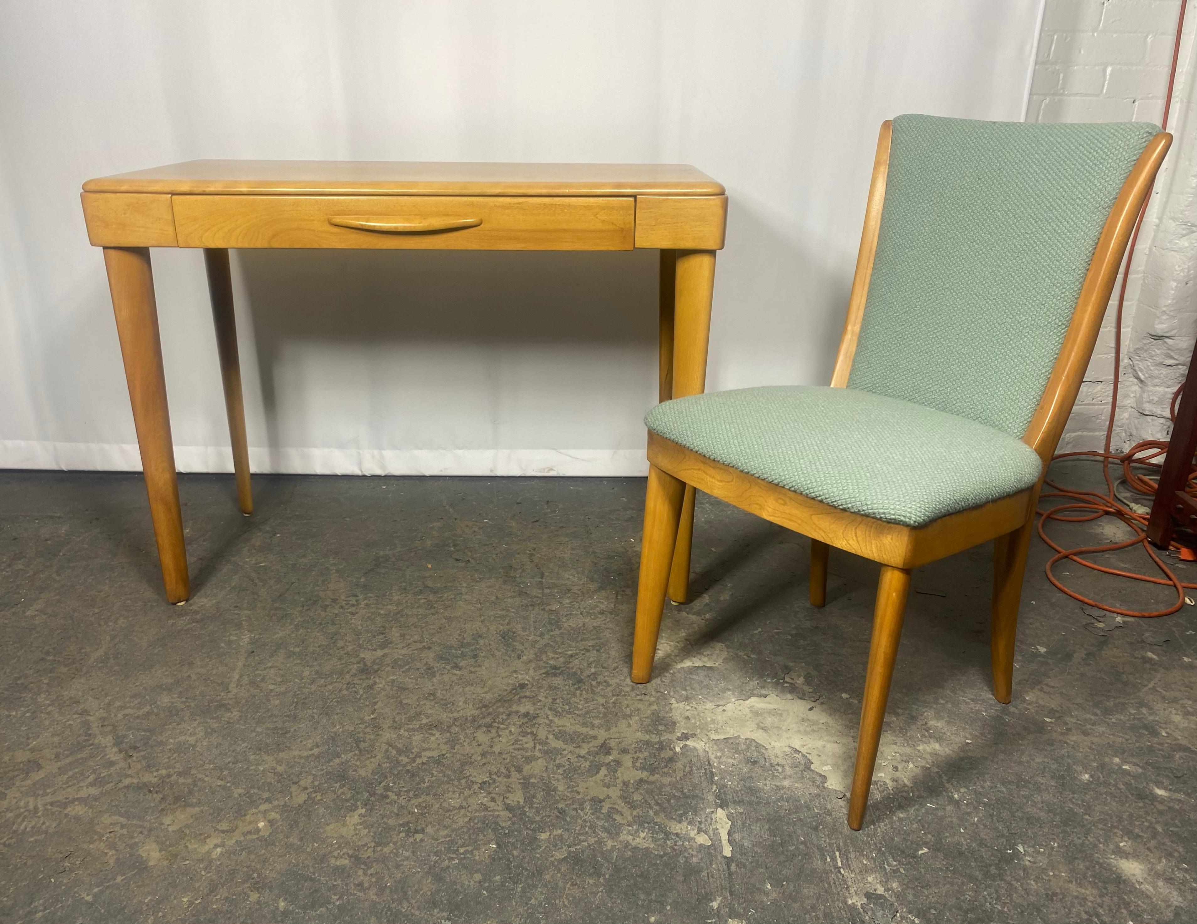 Mid-20th Century Elegant Heywood Wakefield Ladies Writing Desk & Chair For Sale