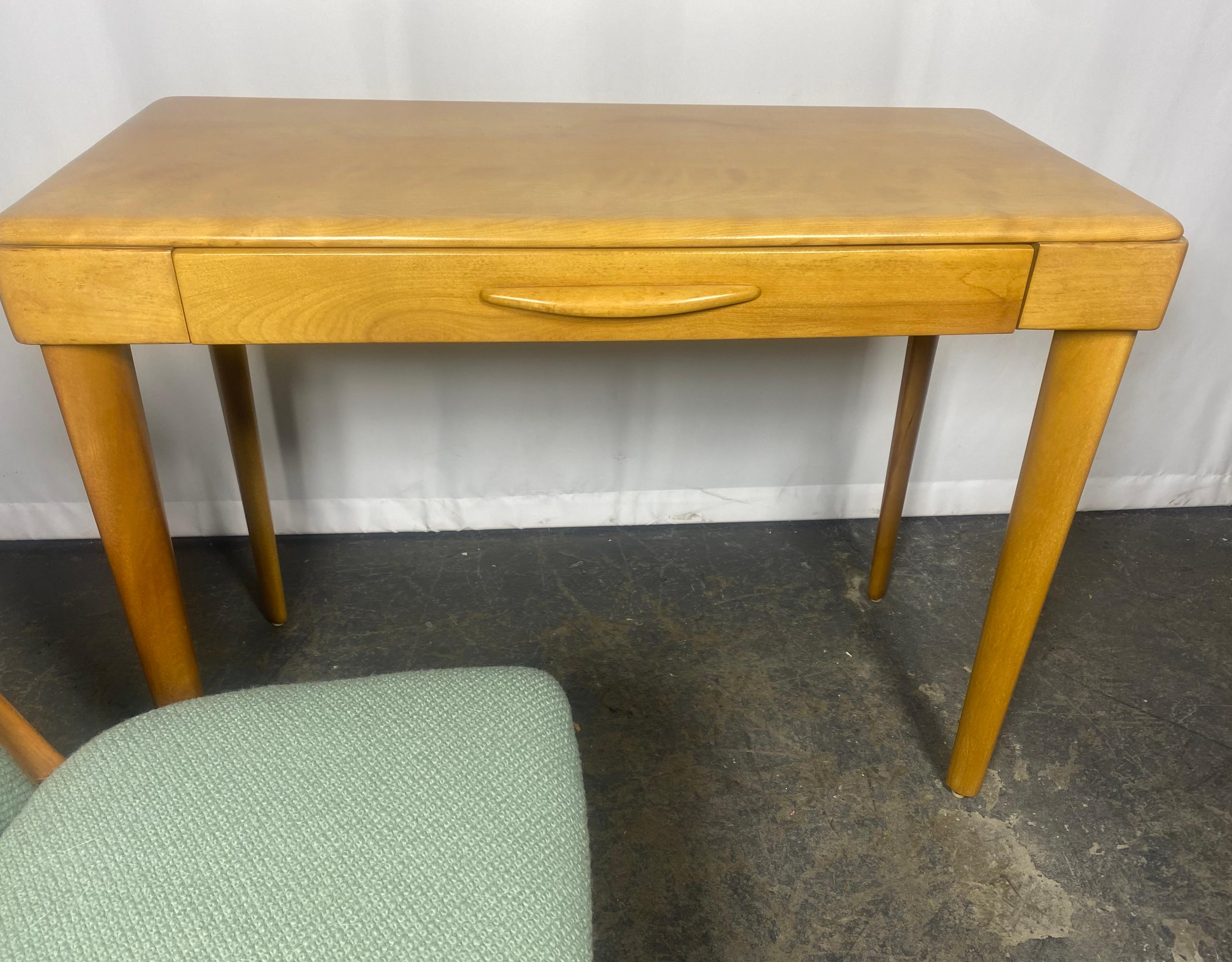 Mid-20th Century Elegant Heywood Wakefield Ladies Writing Desk & Chair For Sale
