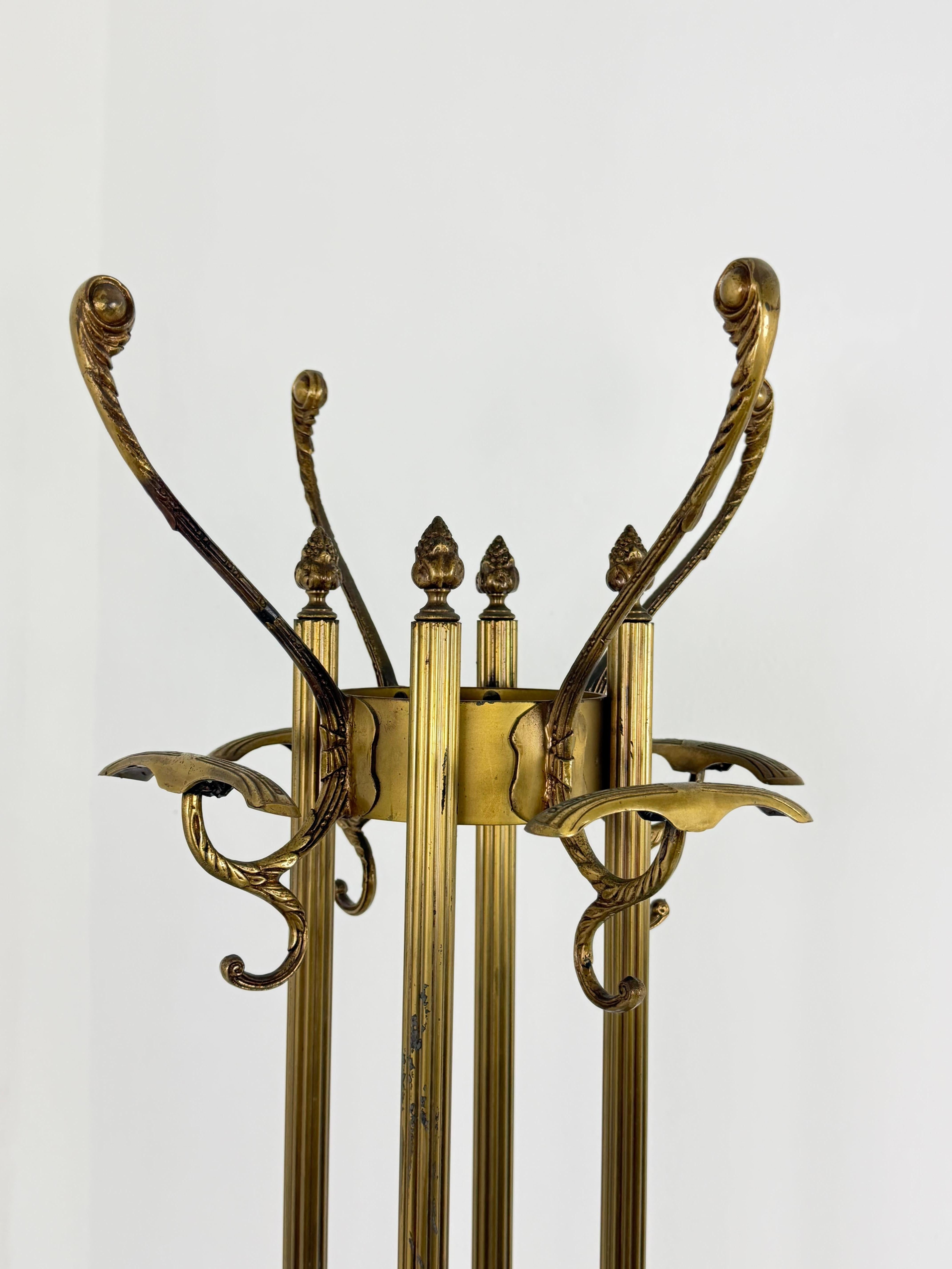 Elegant porte-manteau en laiton Hollywood Regency, années 1950 en vente 3