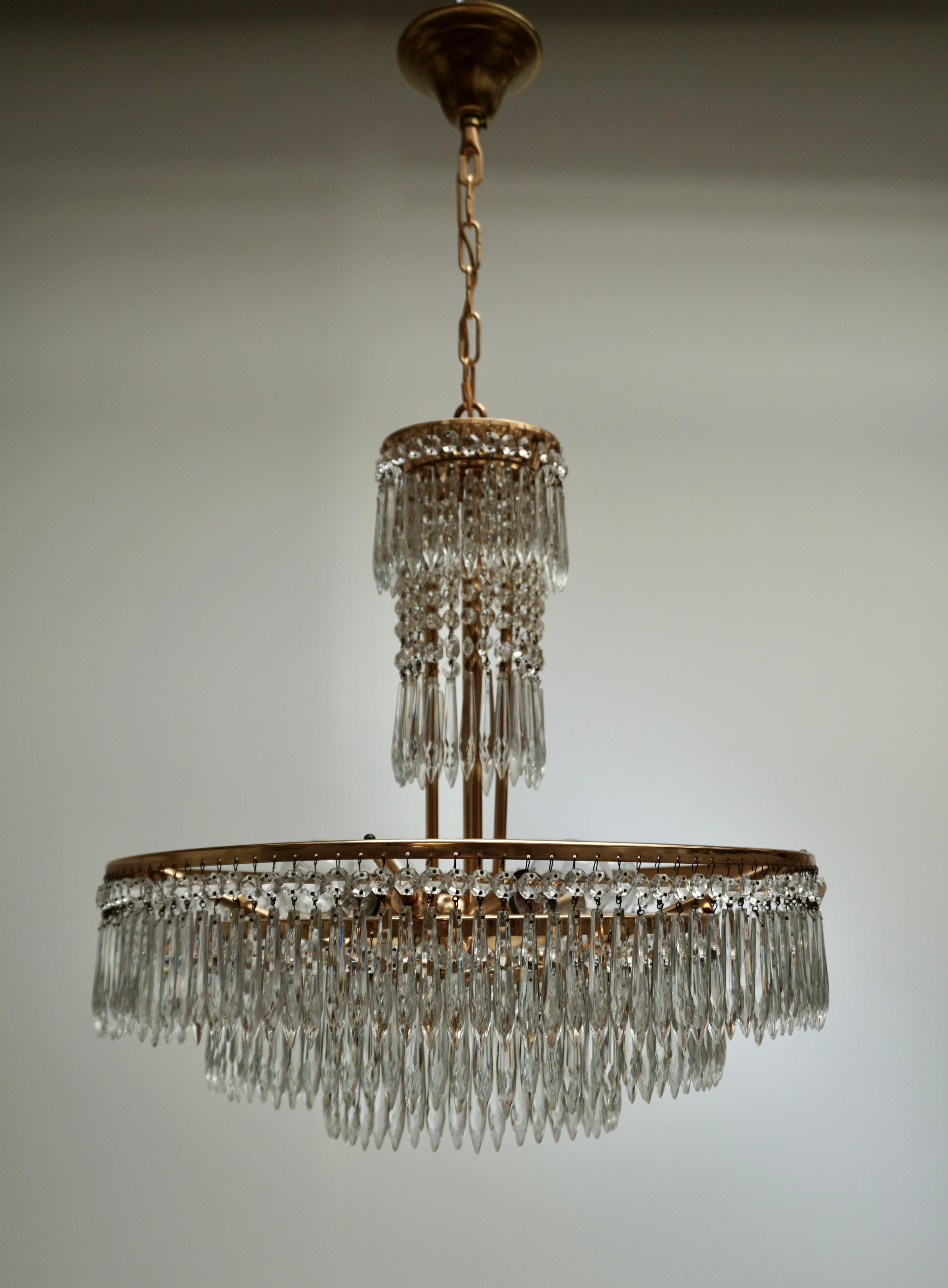 20th Century Elegant Hollywood Regency Crystal and Brass Chandelier