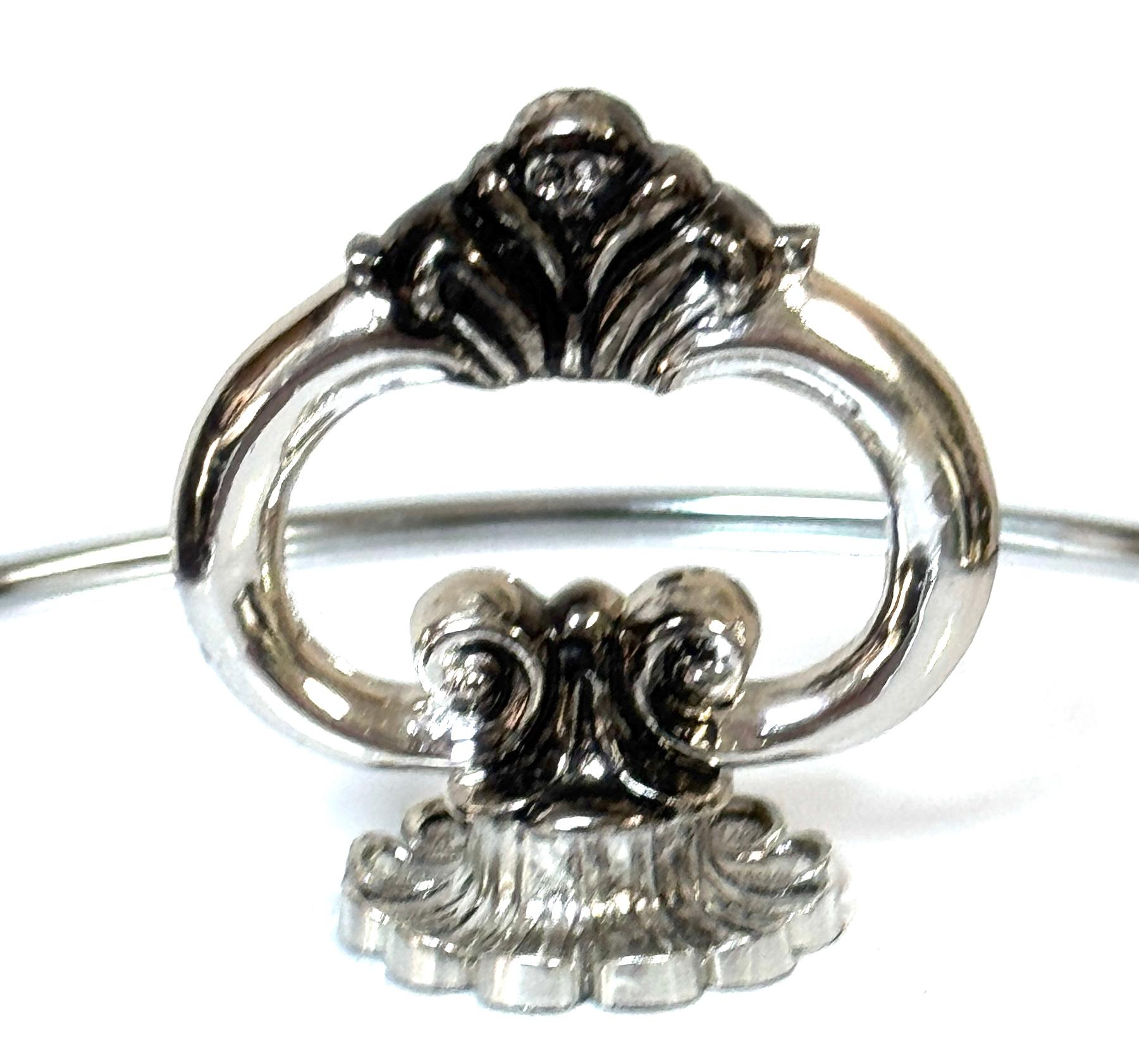 Elegante cubitera/enfriador de tambor blanco y plateado de la Regencia de Hollywood Pulido en venta