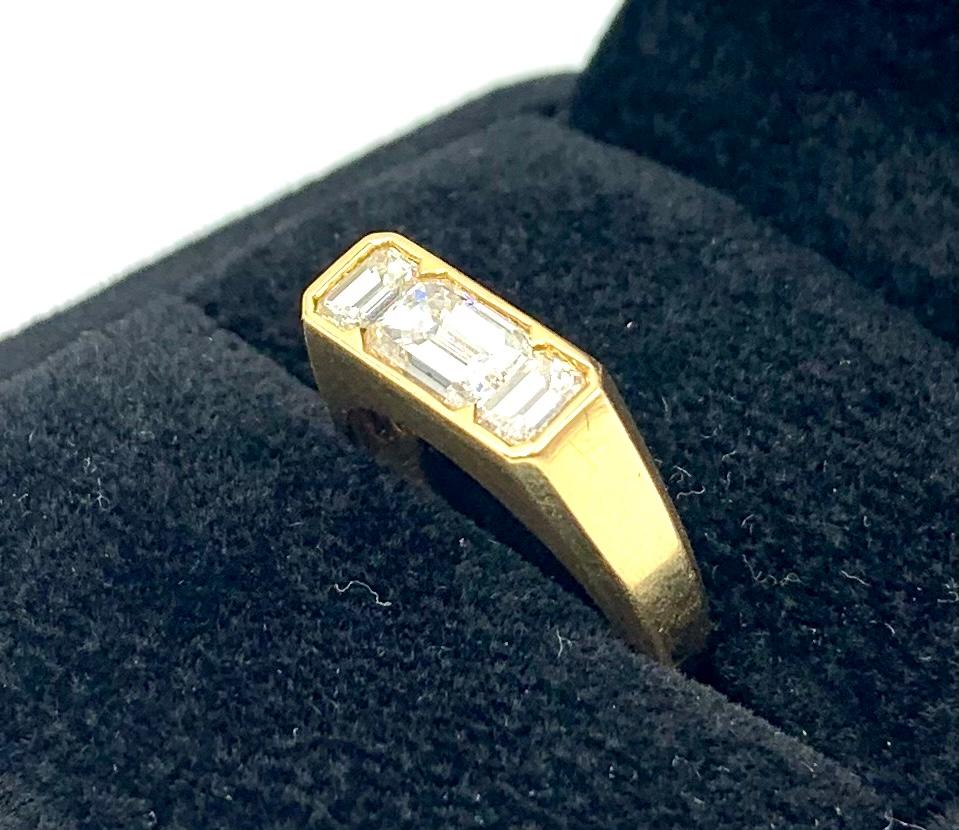 Elegant Illario 18 Karat Gold Emerald Cut Diamond Three Stone Ring, 1.85tcw For Sale 2