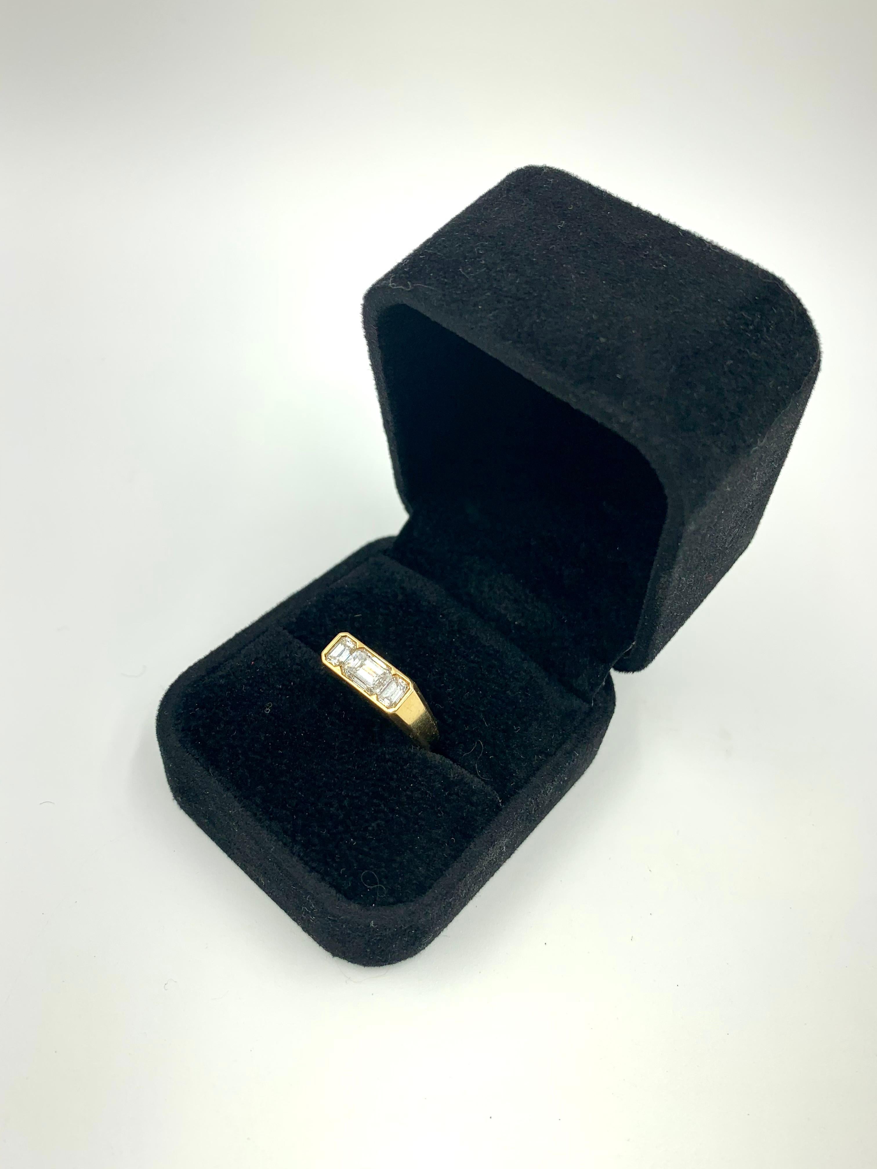 Elegant Illario 18 Karat Gold Emerald Cut Diamond Three Stone Ring, 1.85tcw For Sale 4