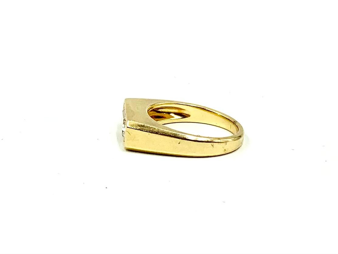 Modern Elegant Illario 18 Karat Gold Emerald Cut Diamond Three Stone Ring, 1.85tcw For Sale