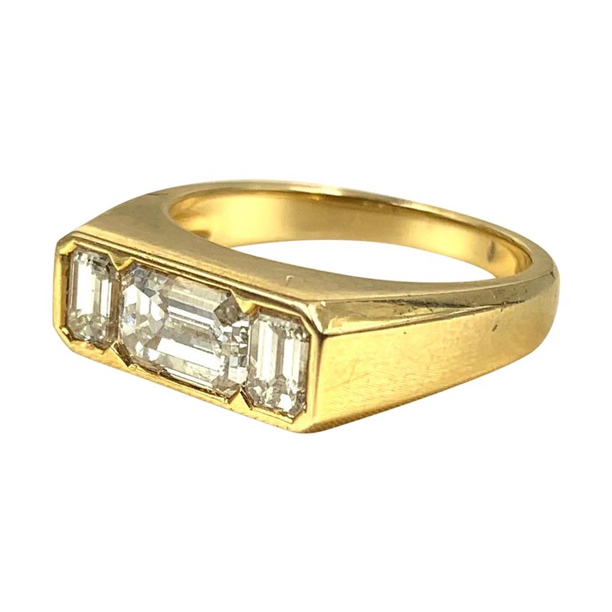 Elegant Illario 18 Karat Gold Emerald Cut Diamond Three Stone Ring, 1.85tcw