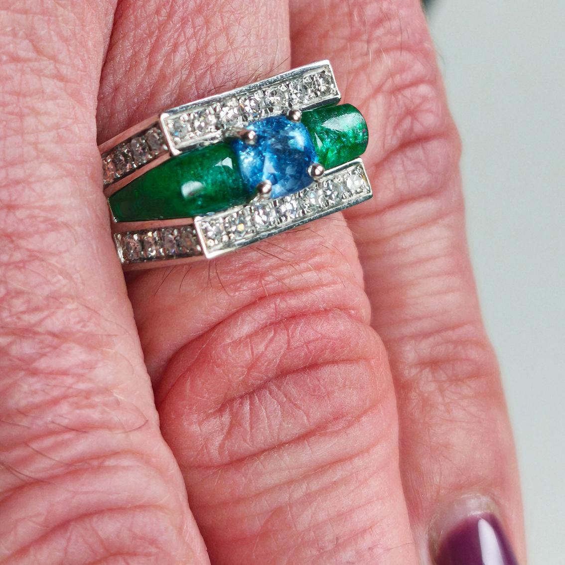 1960 Illario IGI Certified 1.33 ct Kashmir Sapphire Emerald Diamond Ring For Sale 4