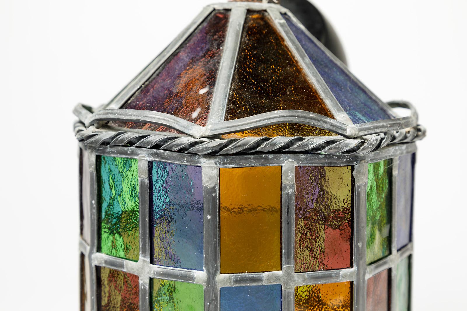 Elegant Illuminated Colored Glass Lantern, circa 1960, French Production In Good Condition In Neuilly-en- sancerre, FR