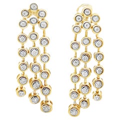 Eleganti orecchini pendenti con diamanti multipli incastonati a illusione in oro giallo 14K