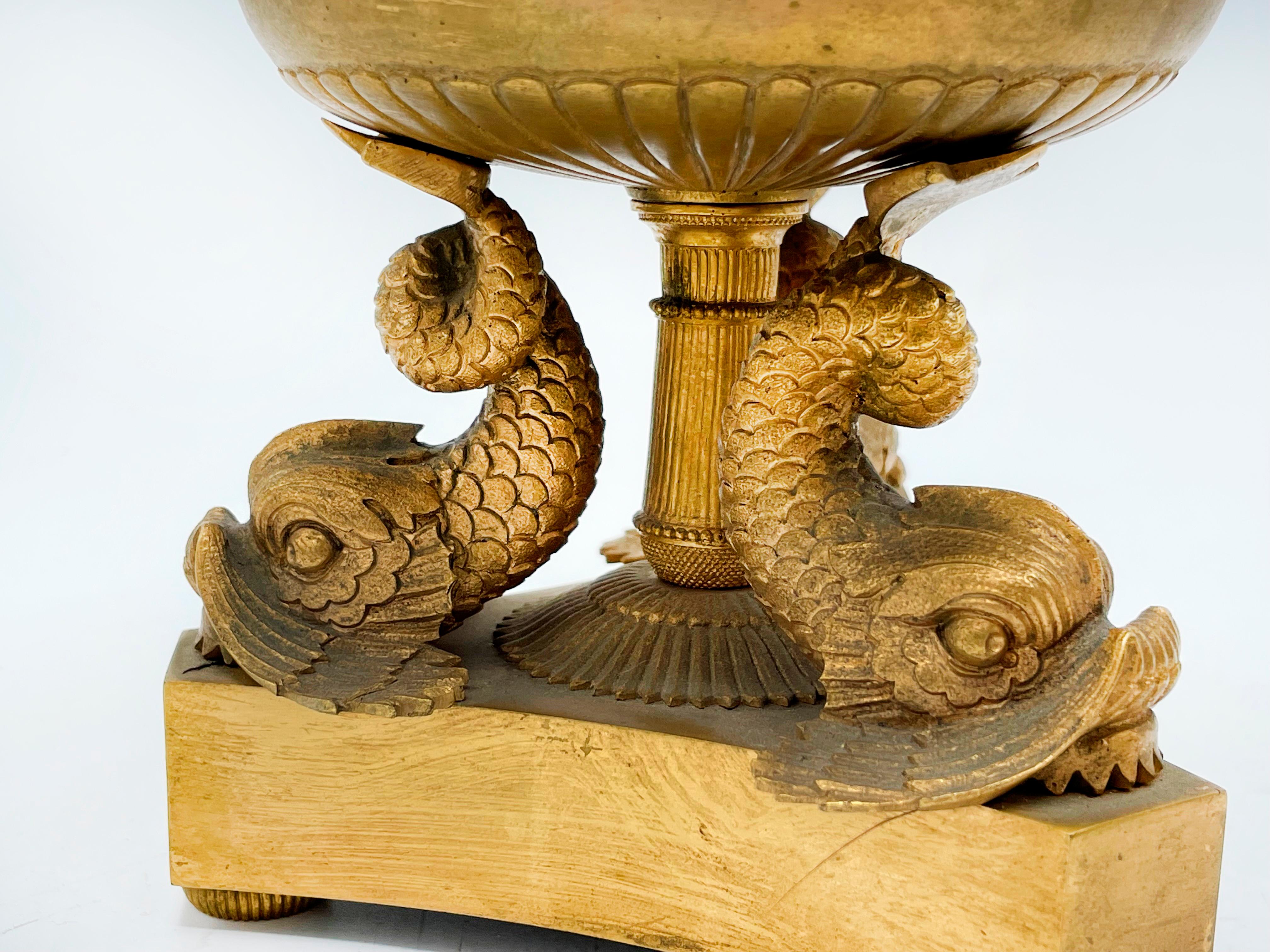 Elegant inkwell with lid in gold-patinated bronze
French Empire
Made in France during the Empire, circa 1820s with a very period design with stylized dolphins.

Wear consistent with age and use