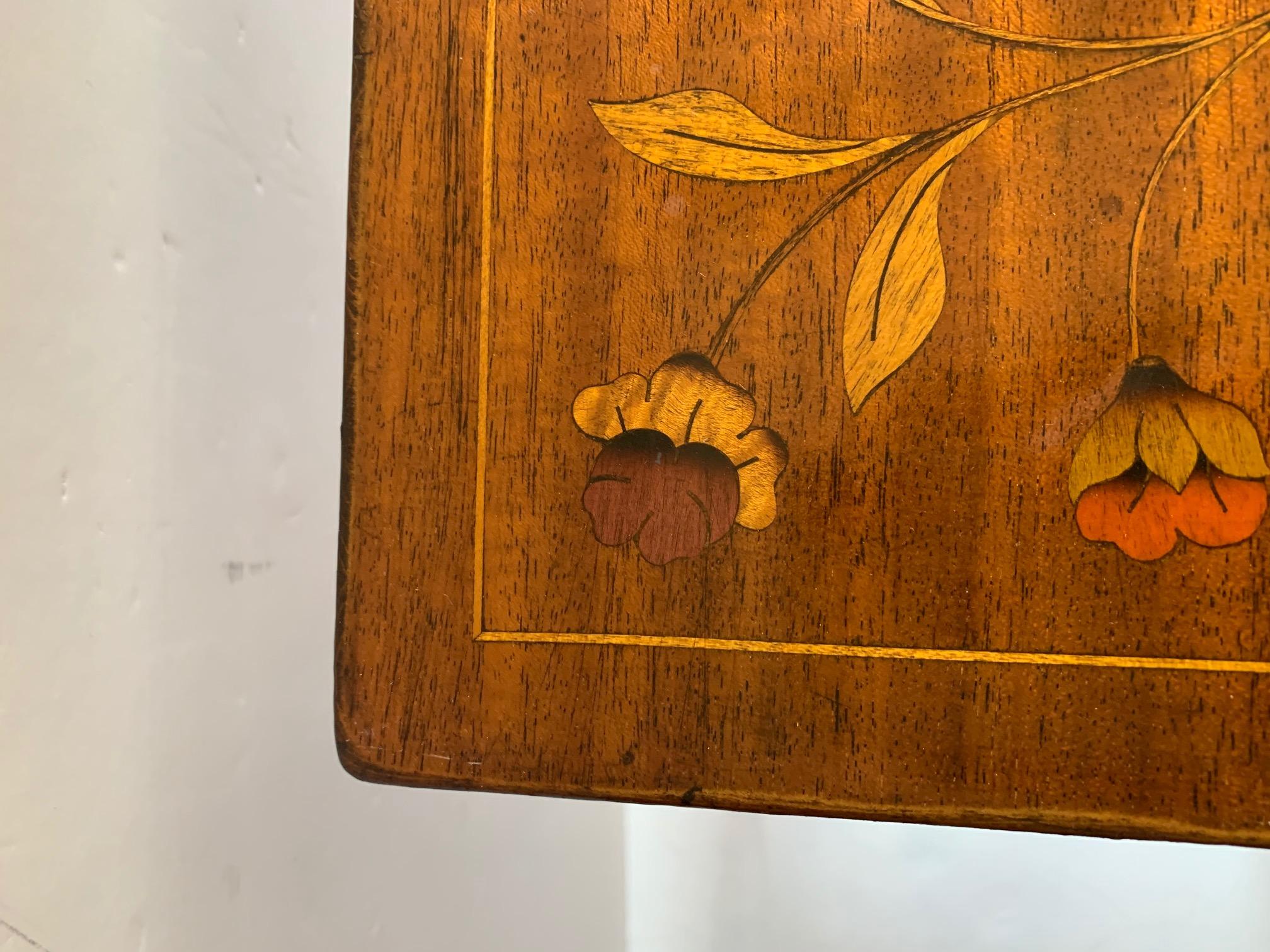 English Elegant Inlaid End Table with Mixed Woods