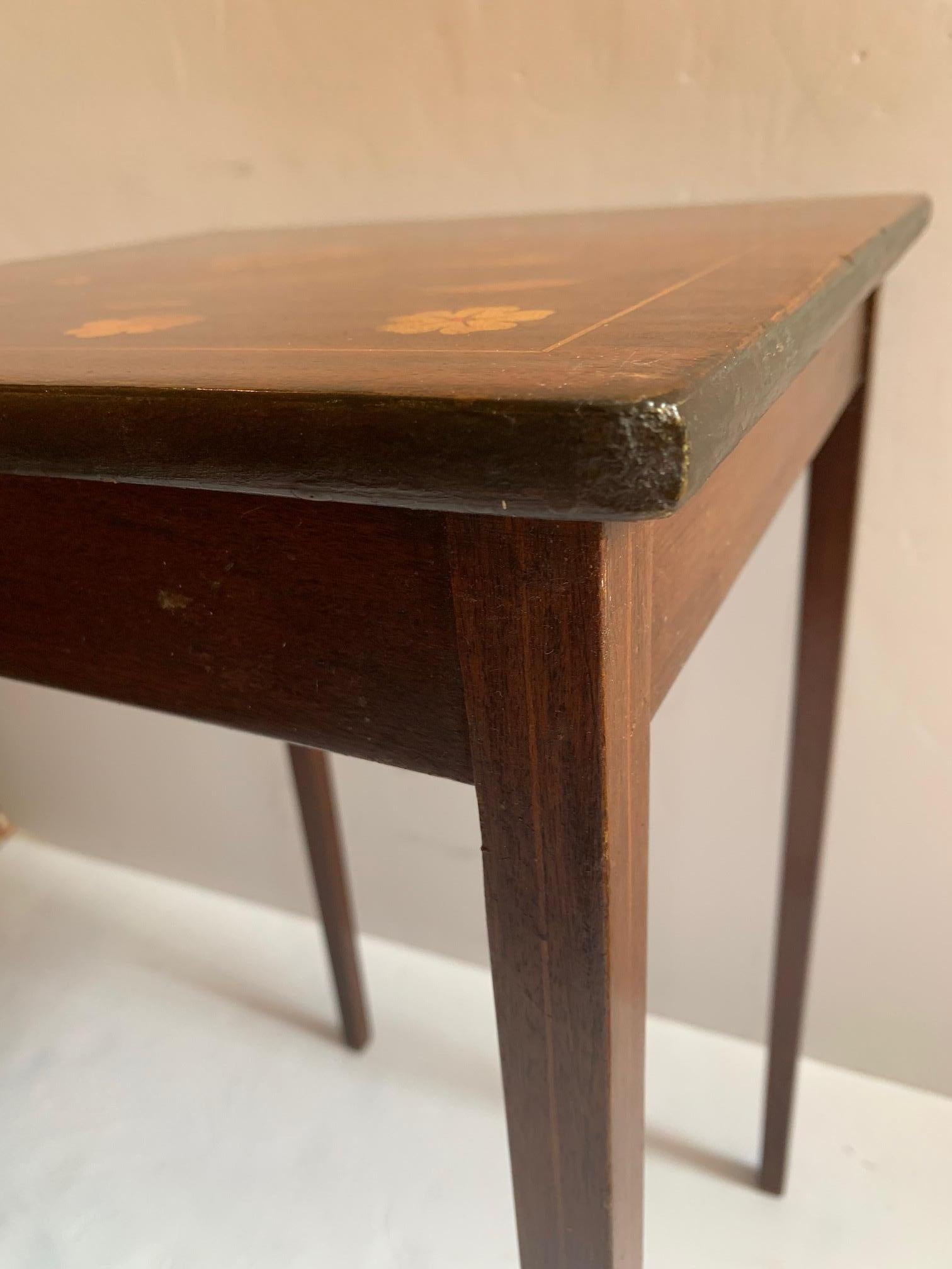 Mahogany Elegant Inlaid End Table with Mixed Woods