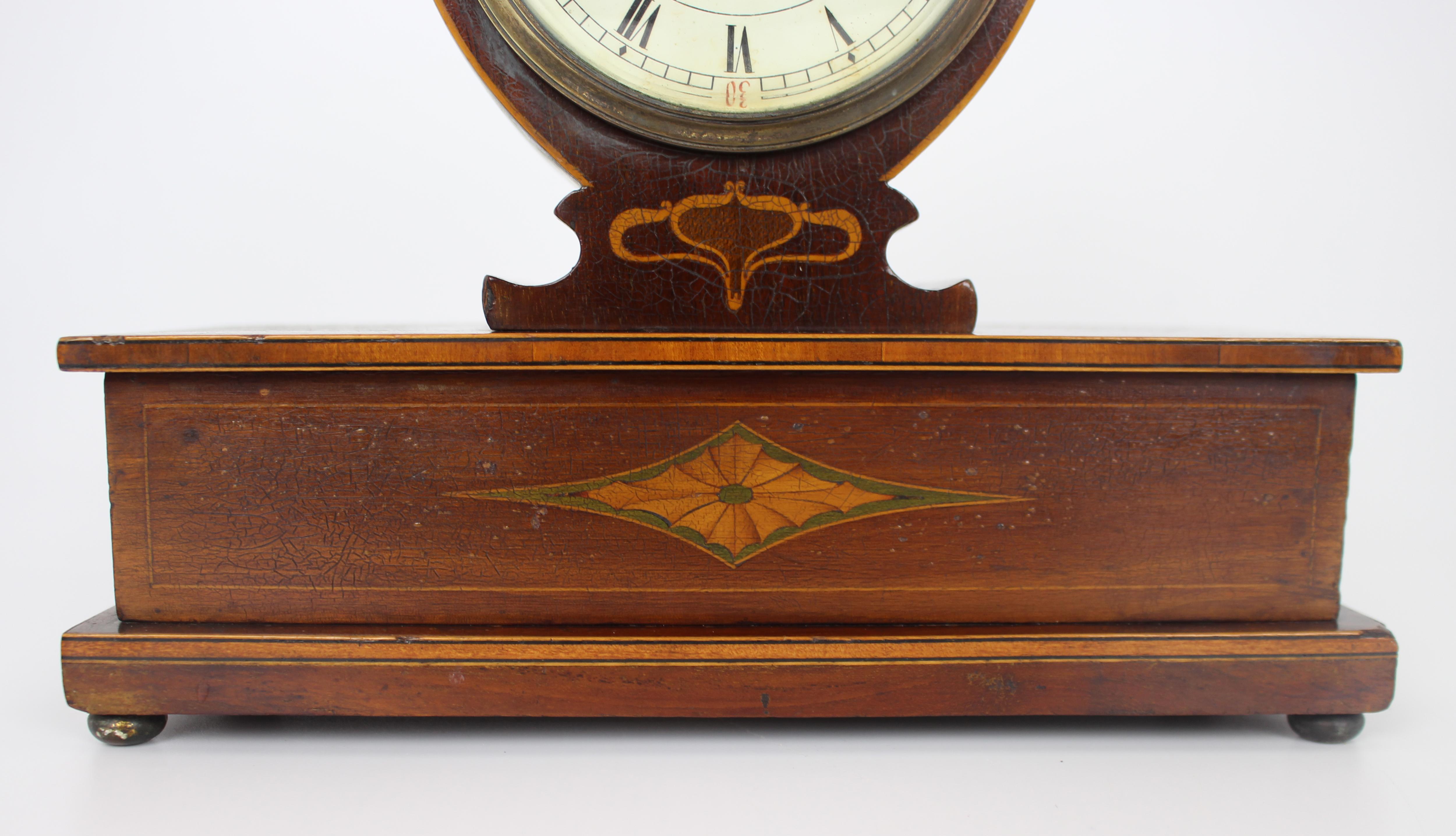 Eleganza dell'orologio da tavolo in mogano intarsiato di Wray, Son & Perry c.1900 in vendita 3