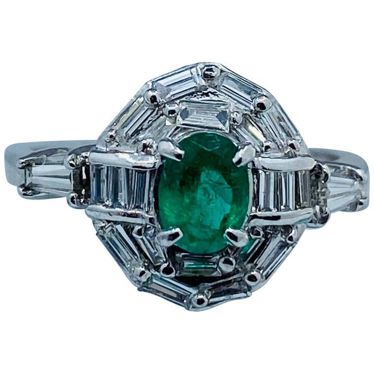 Elegant Intense Green Columbian Emerald and Diamond Platinum Ring For Sale