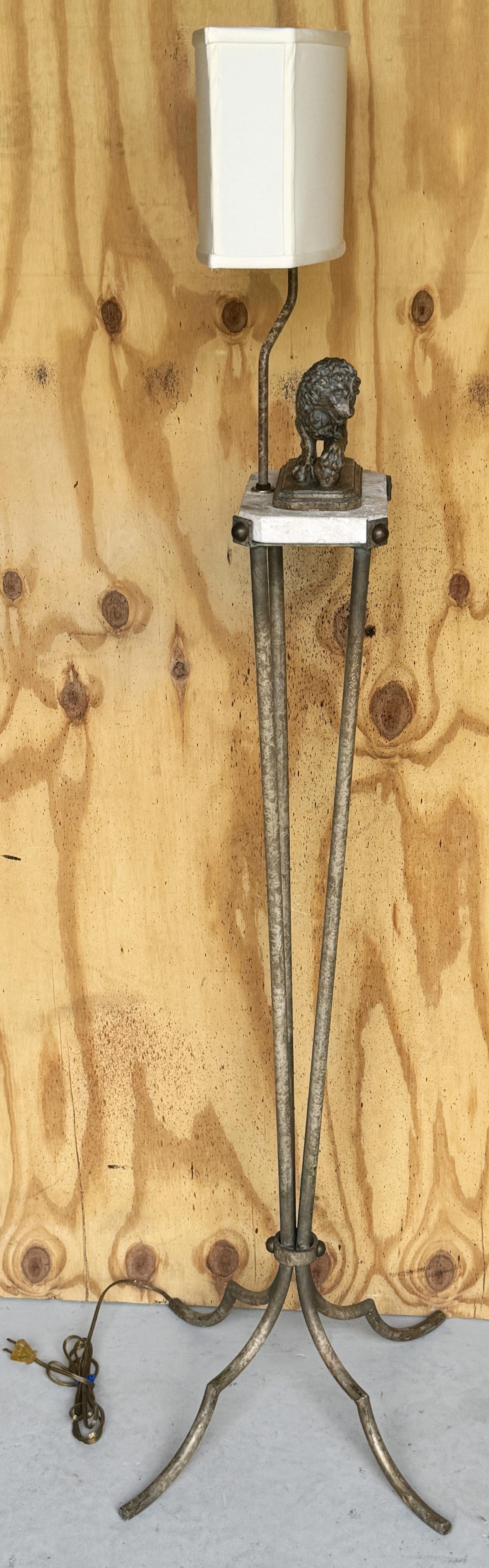 Elegant Iron & Marble Medici Lion Motif Floor Lamp Attributed Maitland -Smith In Good Condition For Sale In West Palm Beach, FL