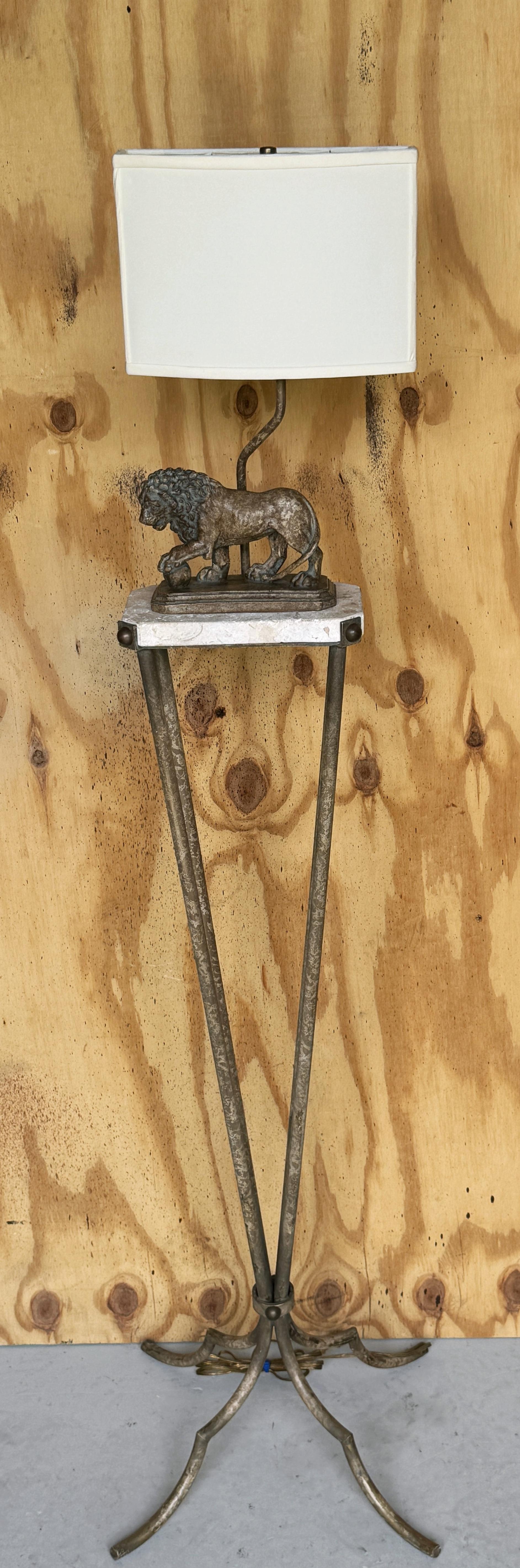 Elegant Iron & Marble Medici Lion Motif Floor Lamp Attributed Maitland -Smith For Sale 1
