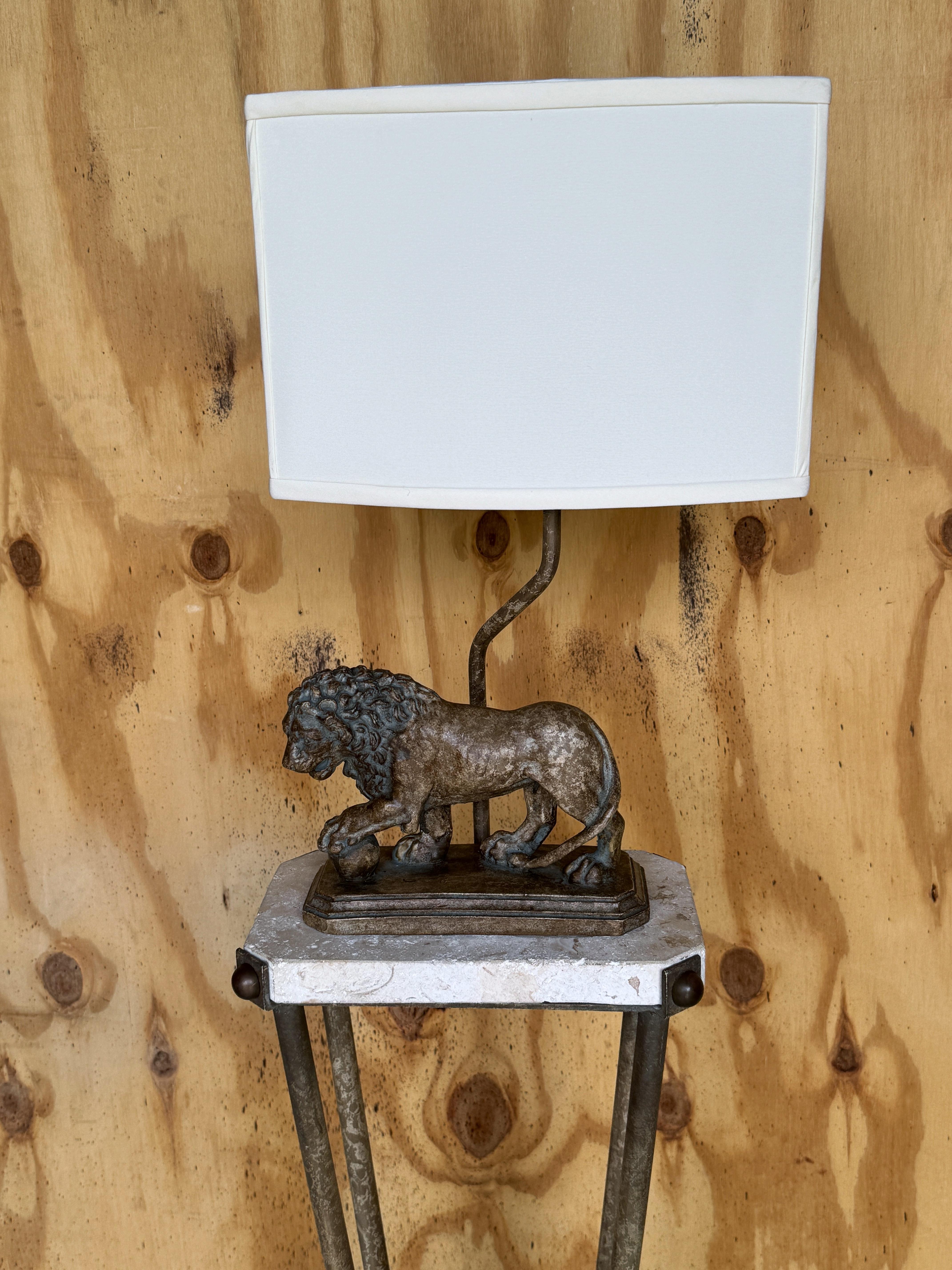 Elegant Iron & Marble Medici Lion Motif Floor Lamp Attributed Maitland -Smith For Sale 2