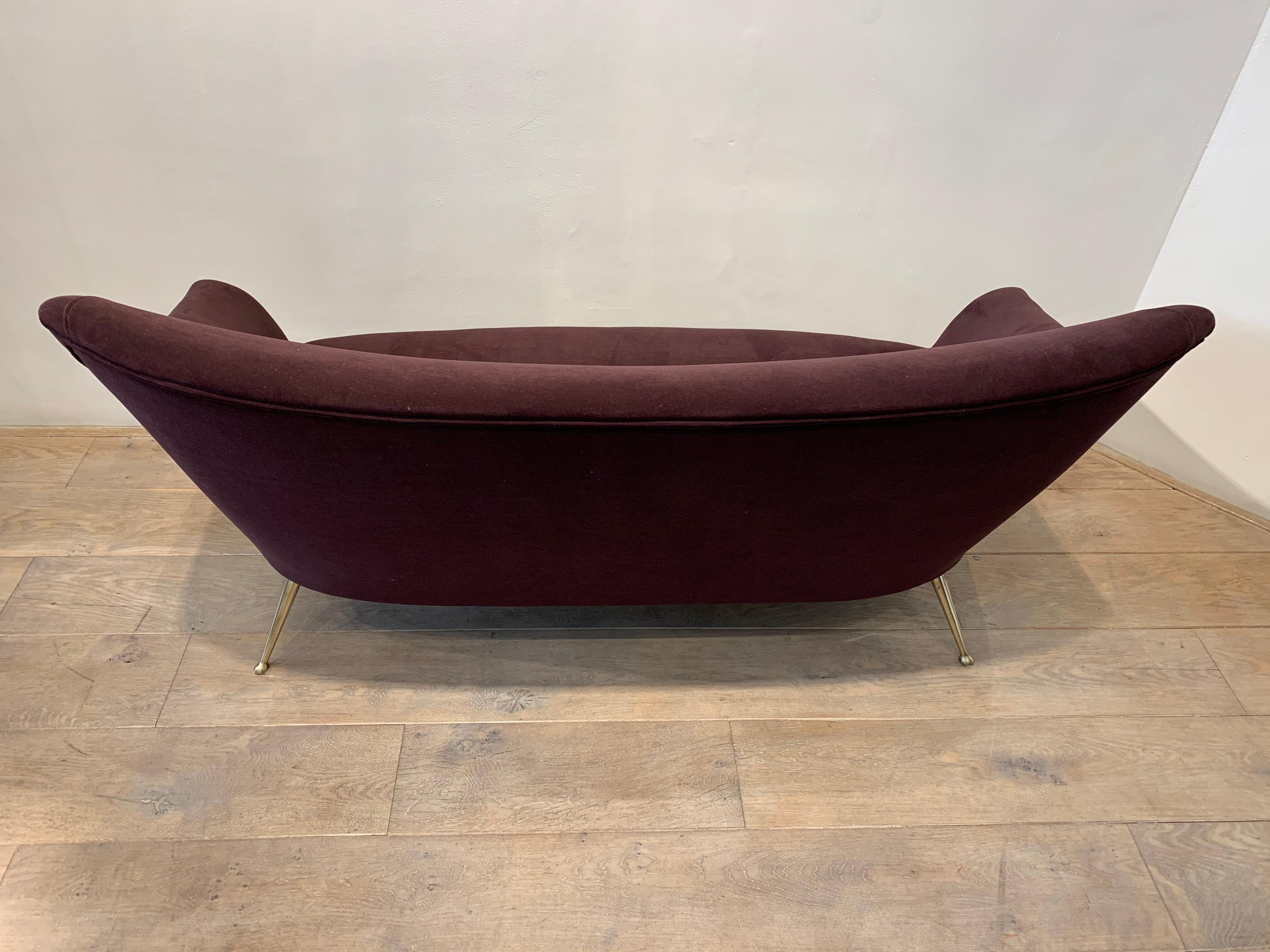 Elegant Isa Sofa, Aubergine Velvet, 1950s In Good Condition In Brussels, BE