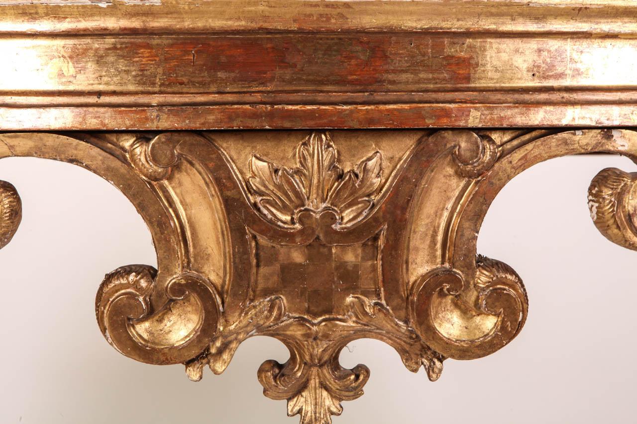 Elegant Italian 18th Century Giltwood Console Table For Sale 4