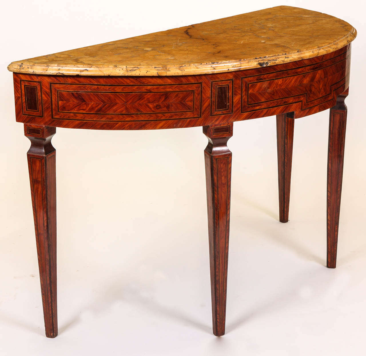 Elegant Italian 18th Century Marquetry Console Table In Excellent Condition For Sale In Rome, IT