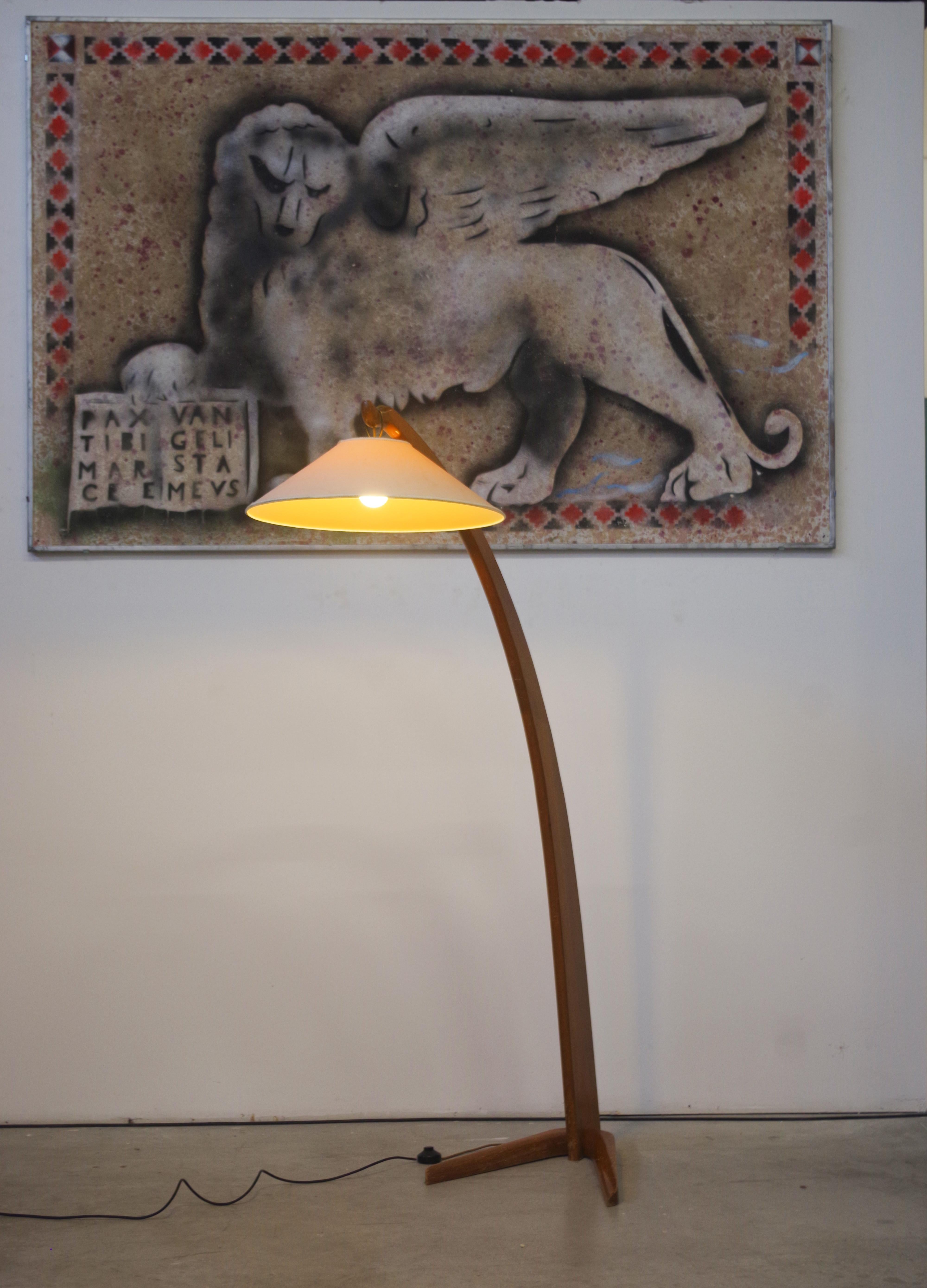 Elegant Italian Arched Floor Lamp, 1960s In condizioni buone in vendita a Manzano, IT