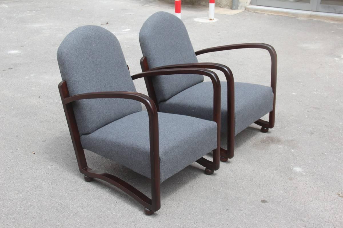 Elegant Italian Armchairs of the 1940s  about Class and Refinement For Sale 4
