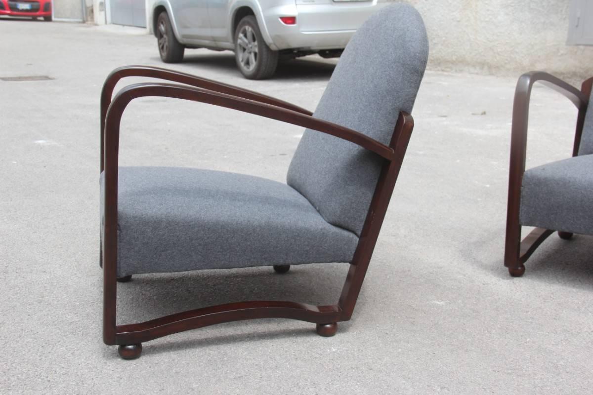 Elegant Italian Armchairs of the 1940s  about Class and Refinement For Sale 3