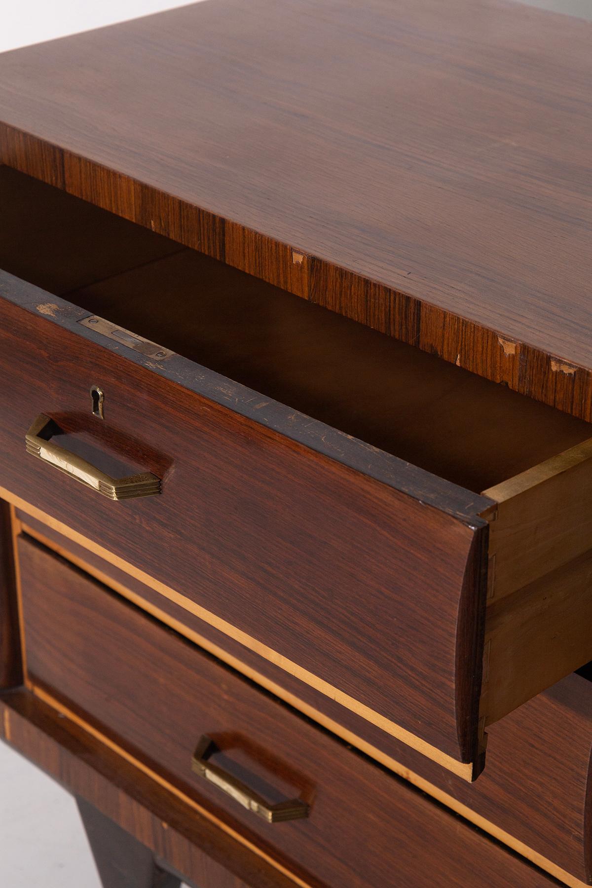 Elegant Italian art deco chest of drawers with brass inserts in vendita 2