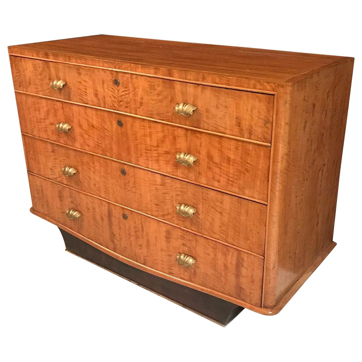 With precious birch veneered wood with four drawers and brass handles.
Excellent original vintage condition.