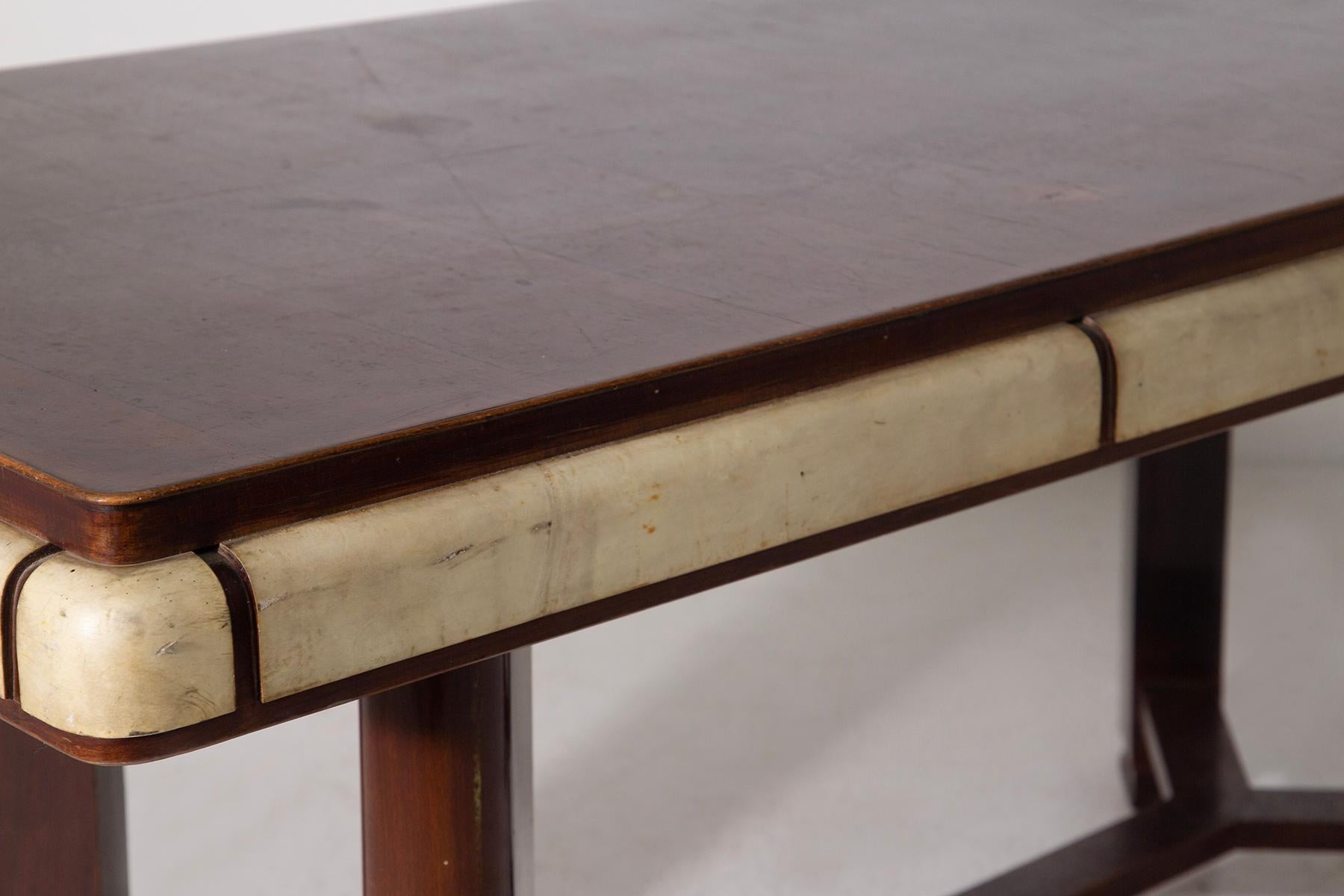 Art Déco Elegant Italian Art Deco Dining table in wood and parchment in vendita