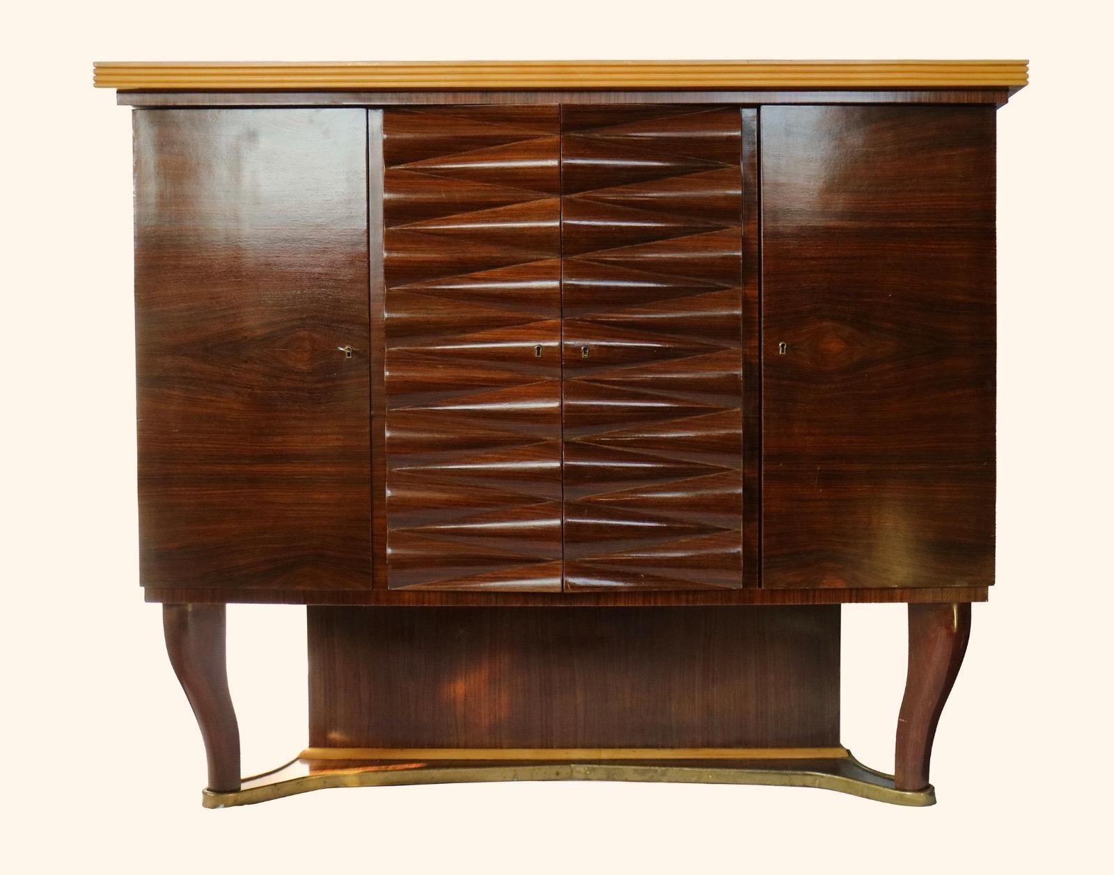 Large Italian mahogany Art Deco bar cabinet designed by Michele Merighi and made by Ronconi Cantù.
This cabinet is part of the dining room published on Fontana Arte ( the Arting Company) page 248.
 Excellent quality in perfect vintage condition.